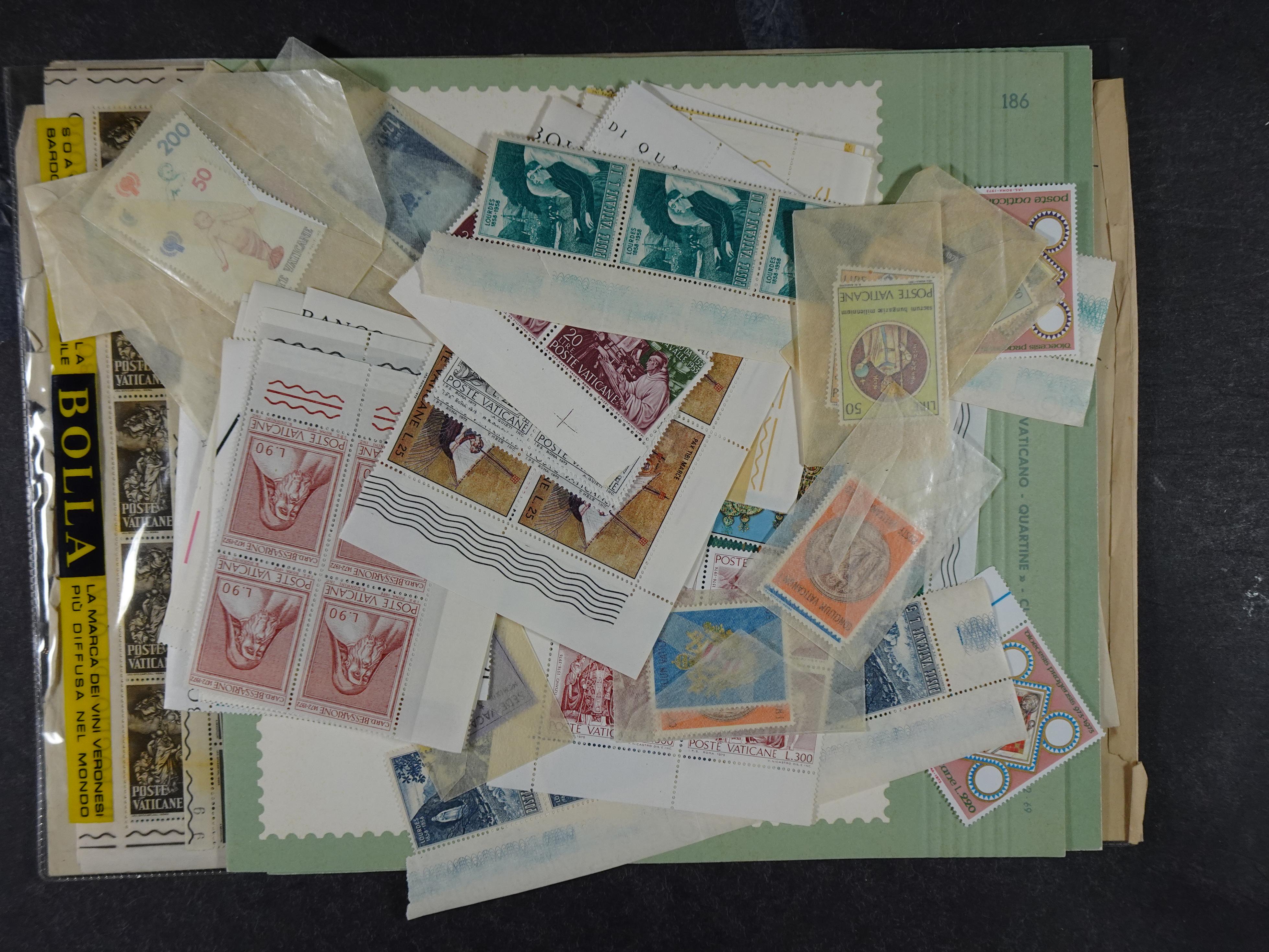 Giga partij postfris materiaal engros materiaal, vellen, veldelen etc. Zeer hoge cat waarde. 32