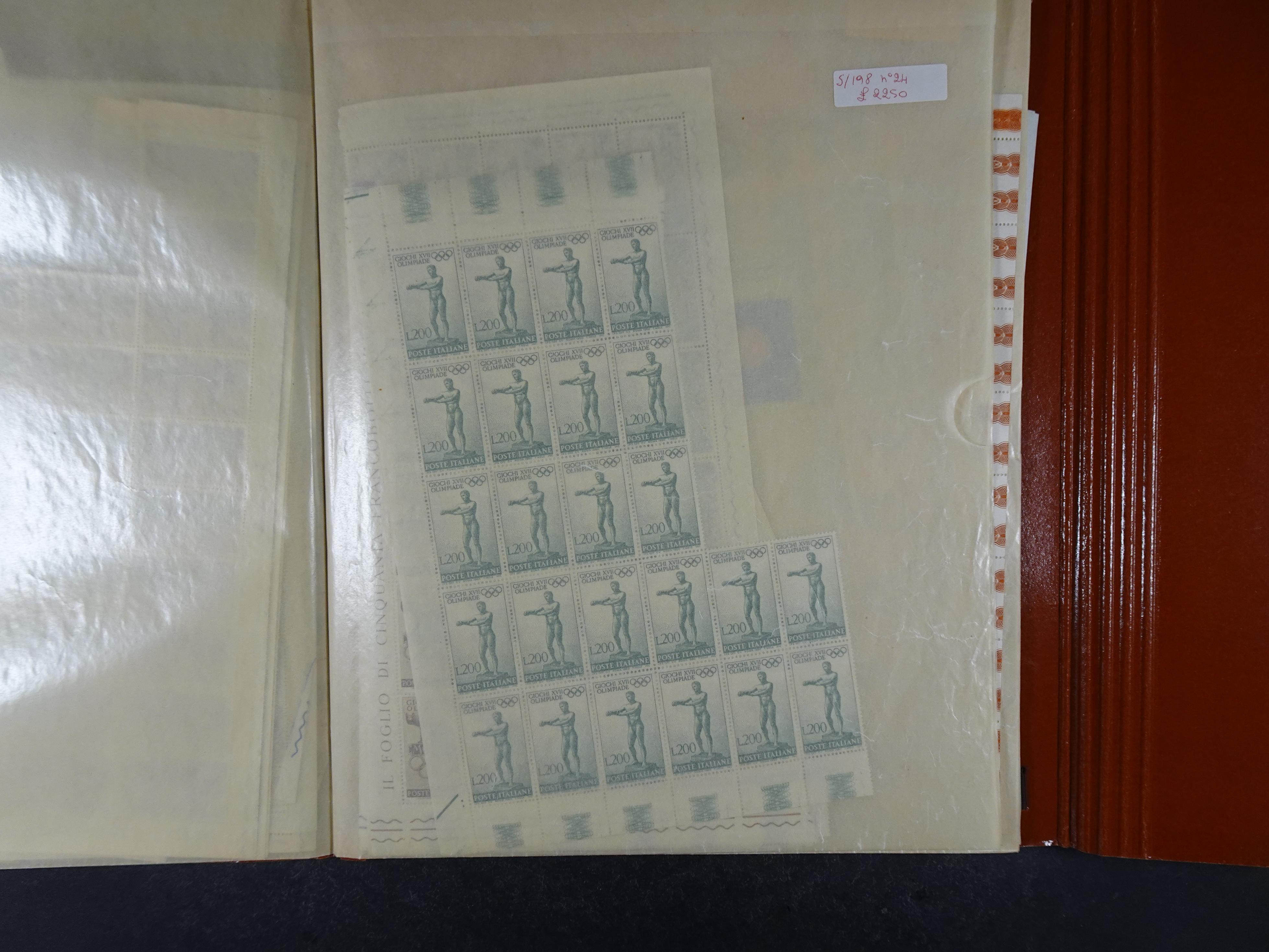 Giga partij postfris materiaal engros materiaal, vellen, veldelen etc. Zeer hoge cat waarde. 42