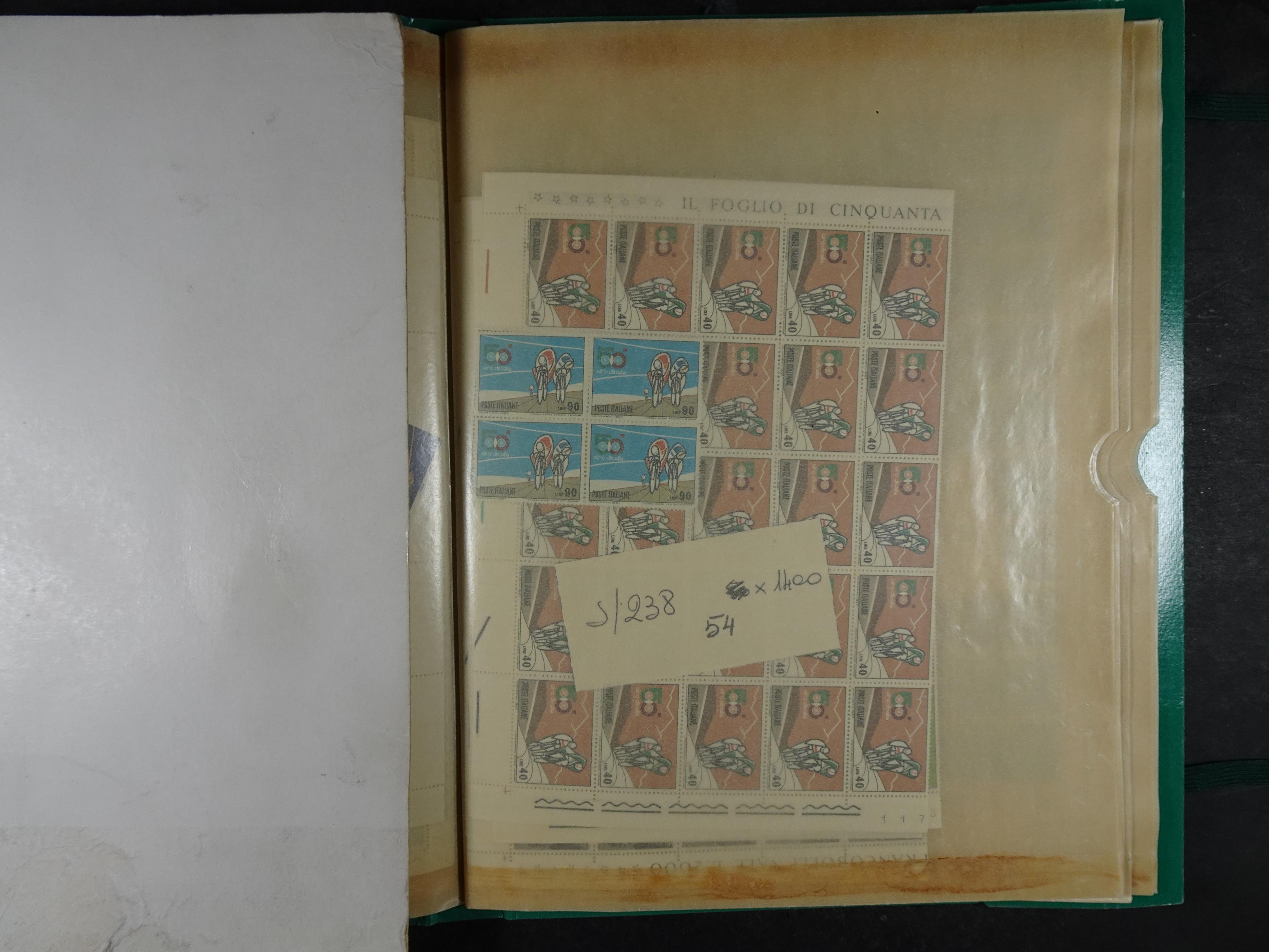 Giga partij postfris materiaal engros materiaal, vellen, veldelen etc. Zeer hoge cat waarde. 84