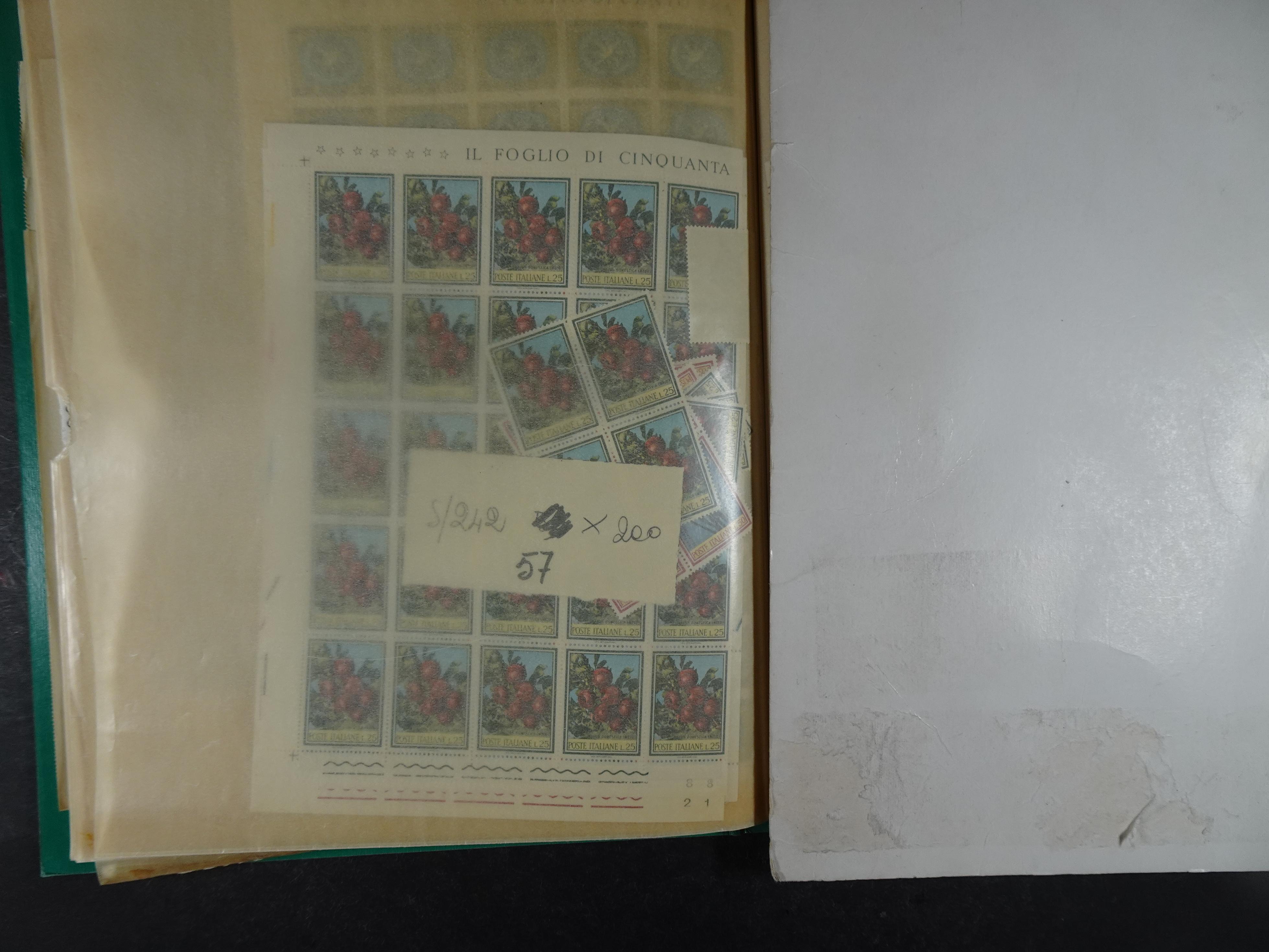 Giga partij postfris materiaal engros materiaal, vellen, veldelen etc. Zeer hoge cat waarde. 95