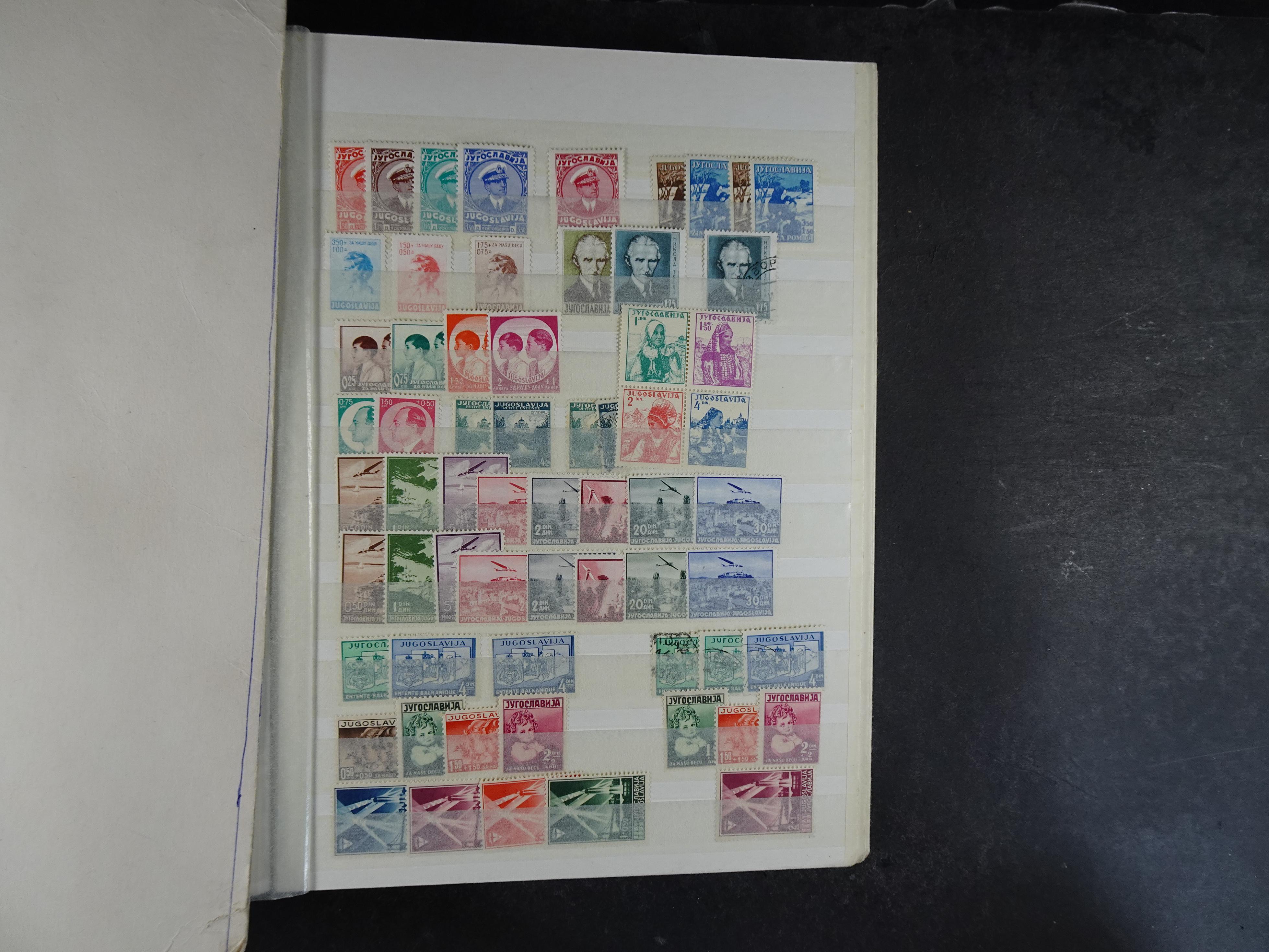 Fraai stock boek met beter materiaal en blokken.
Deels postfris, deels gestempeld. 3