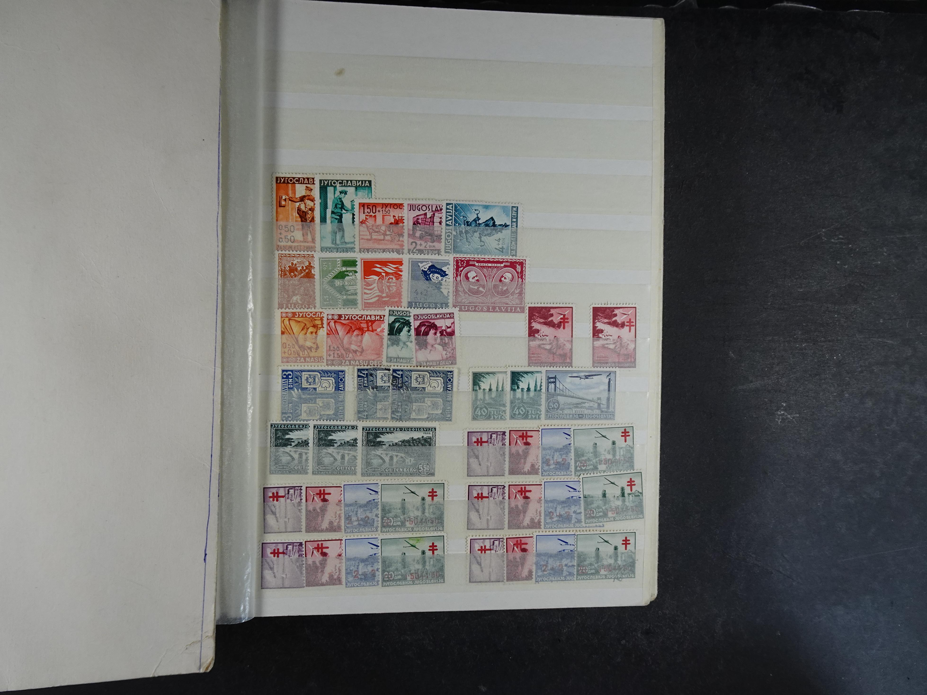 Fraai stock boek met beter materiaal en blokken.
Deels postfris, deels gestempeld. 5