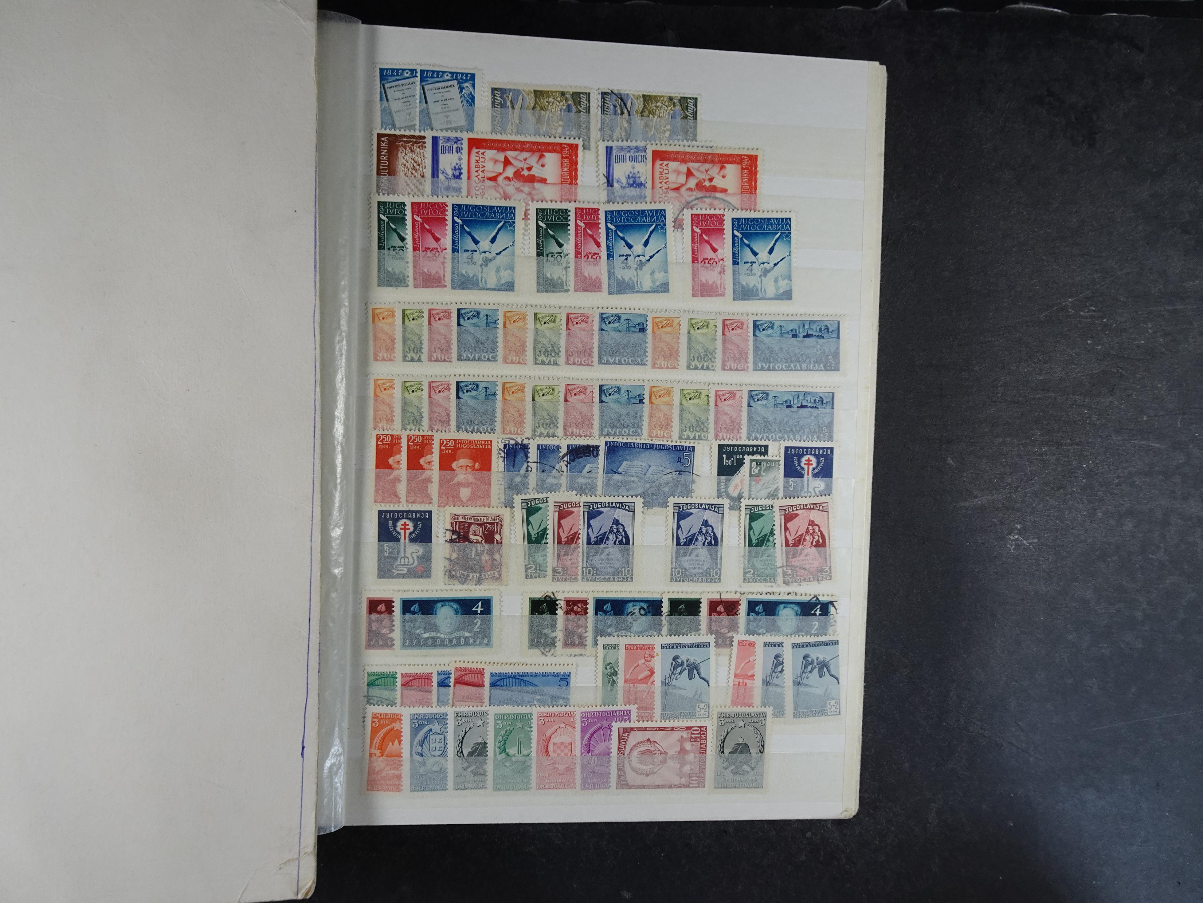 Fraai stock boek met beter materiaal en blokken.
Deels postfris, deels gestempeld. 7