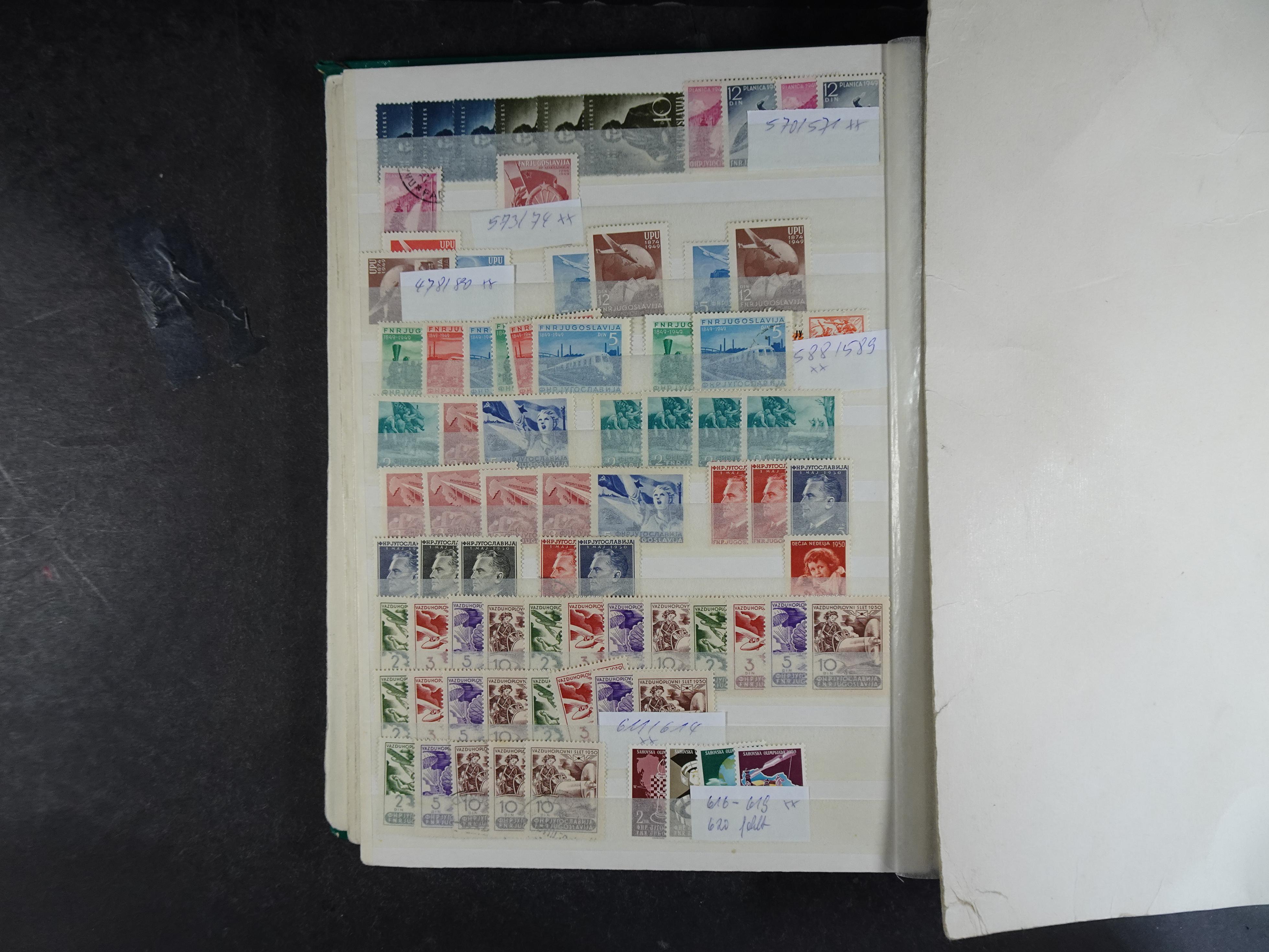 Fraai stock boek met beter materiaal en blokken.
Deels postfris, deels gestempeld. 8