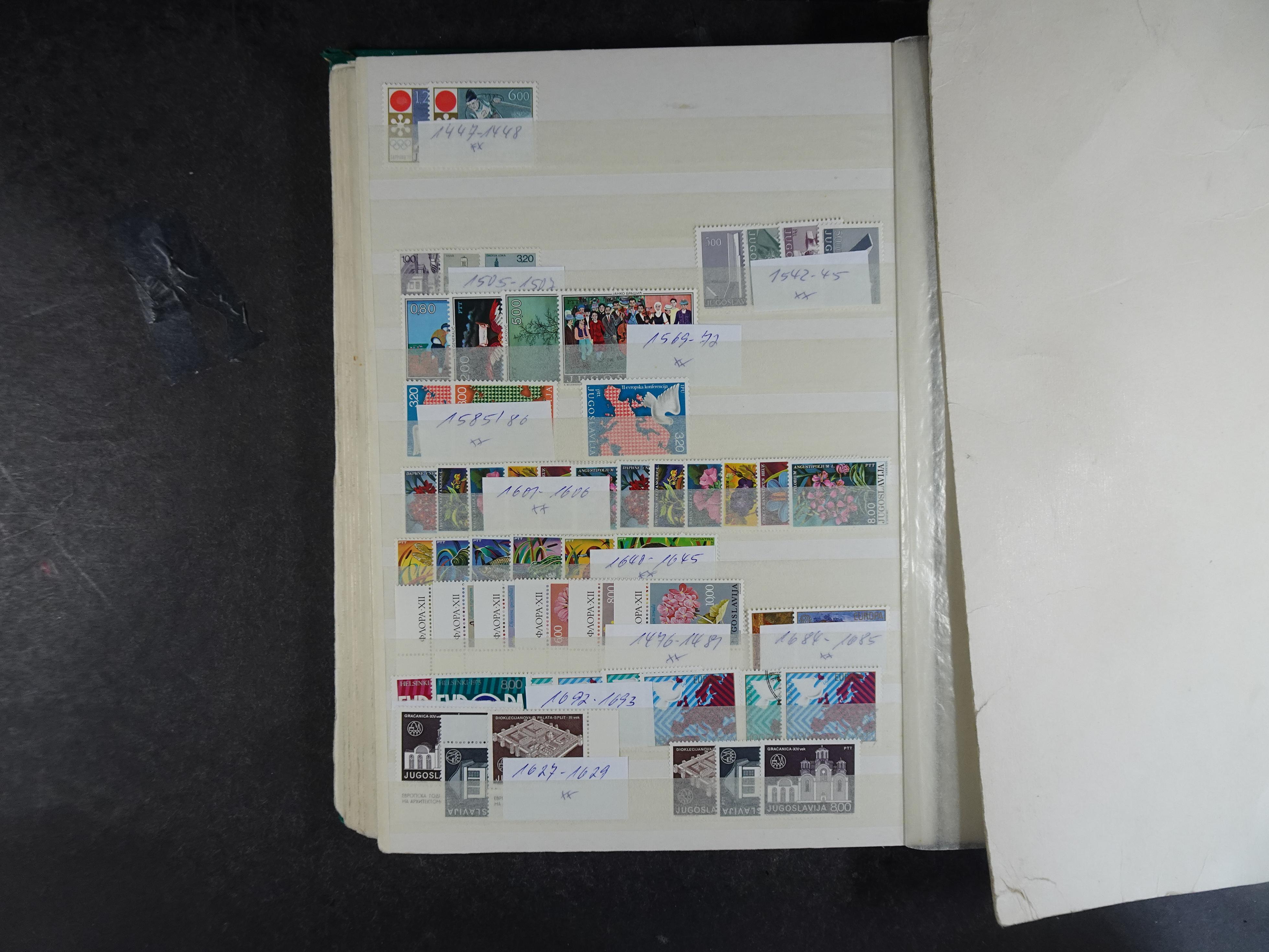 Fraai stock boek met beter materiaal en blokken.
Deels postfris, deels gestempeld. 16