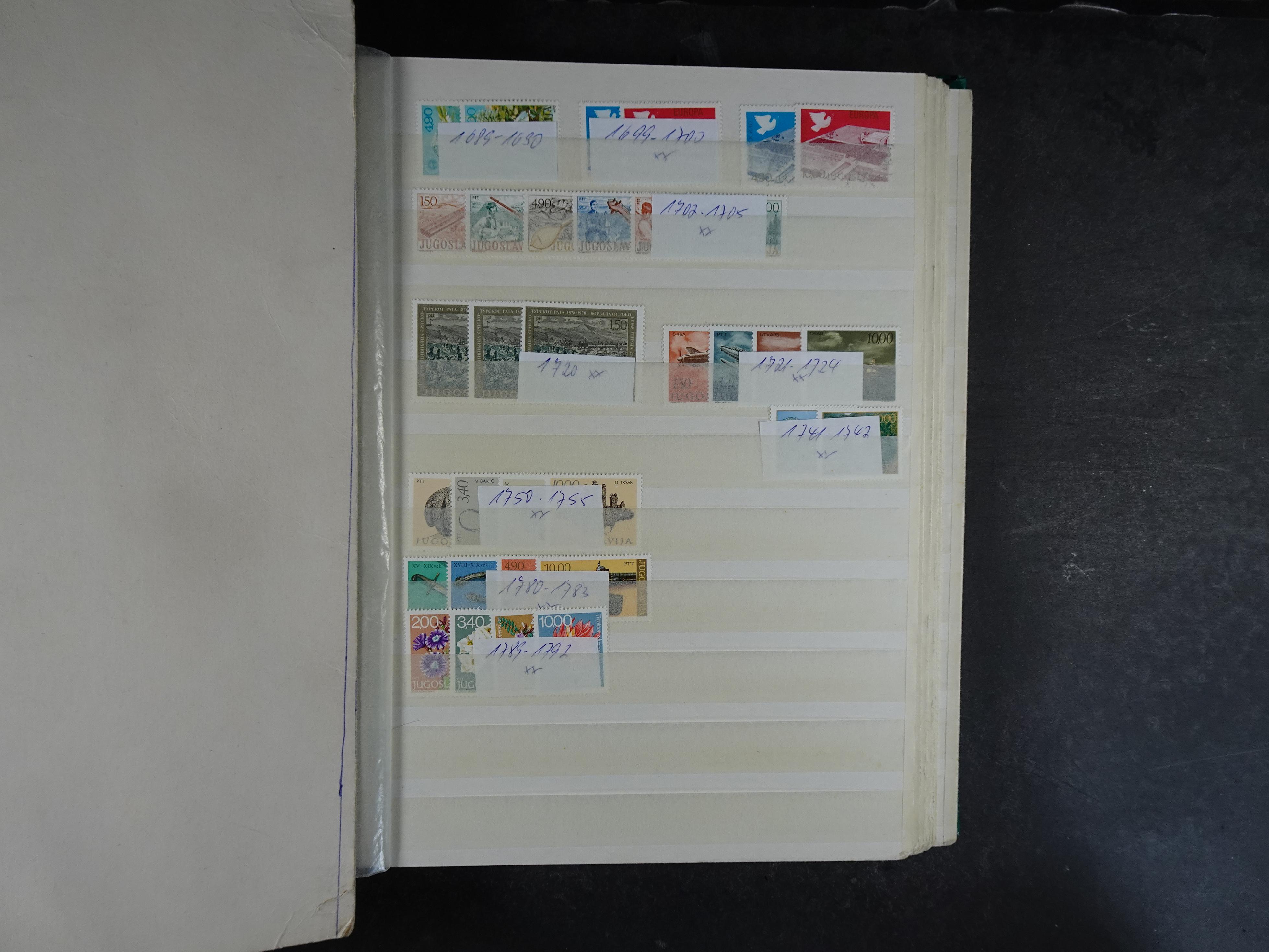 Fraai stock boek met beter materiaal en blokken.
Deels postfris, deels gestempeld. 17