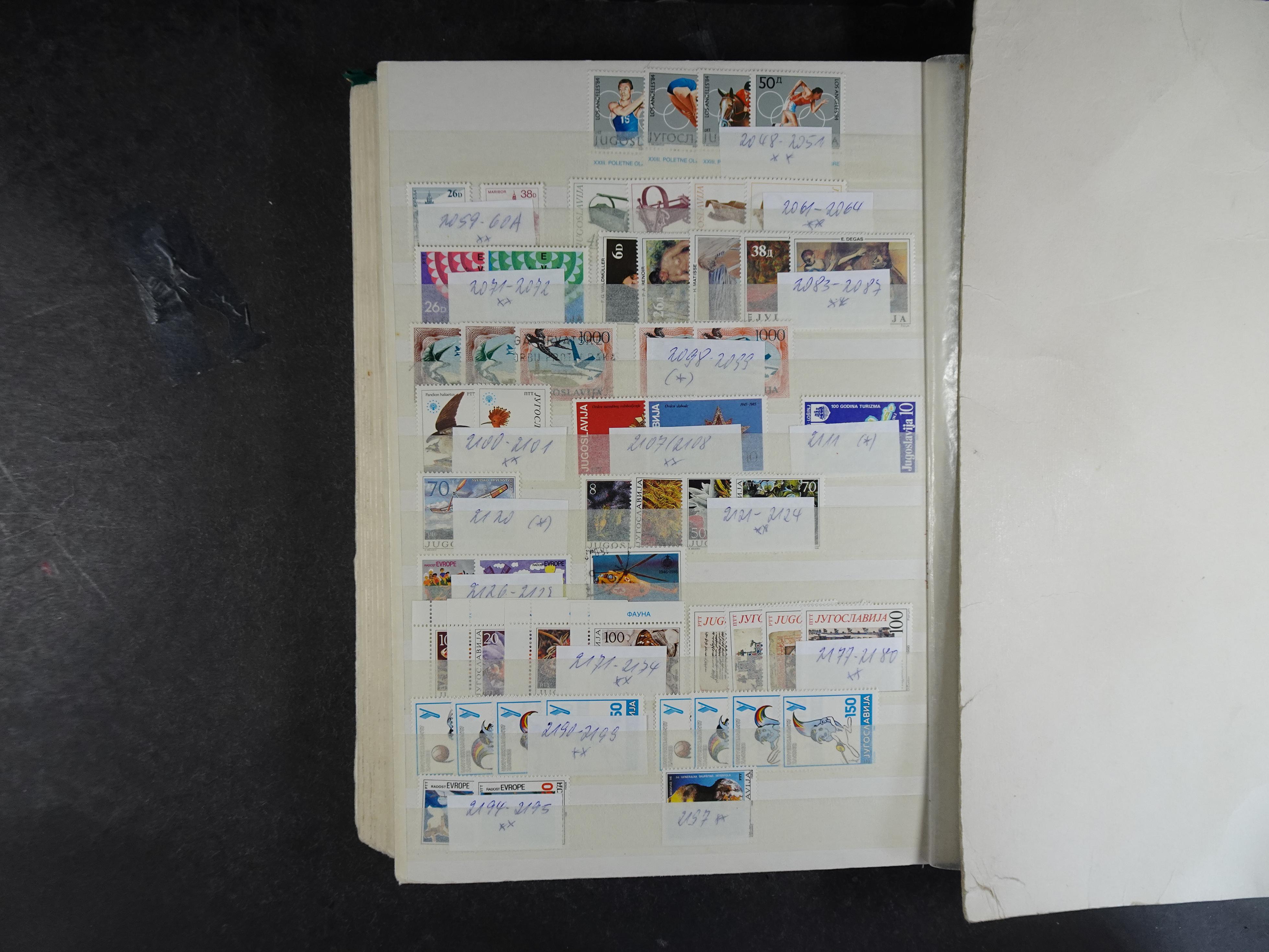 Fraai stock boek met beter materiaal en blokken.
Deels postfris, deels gestempeld. 20