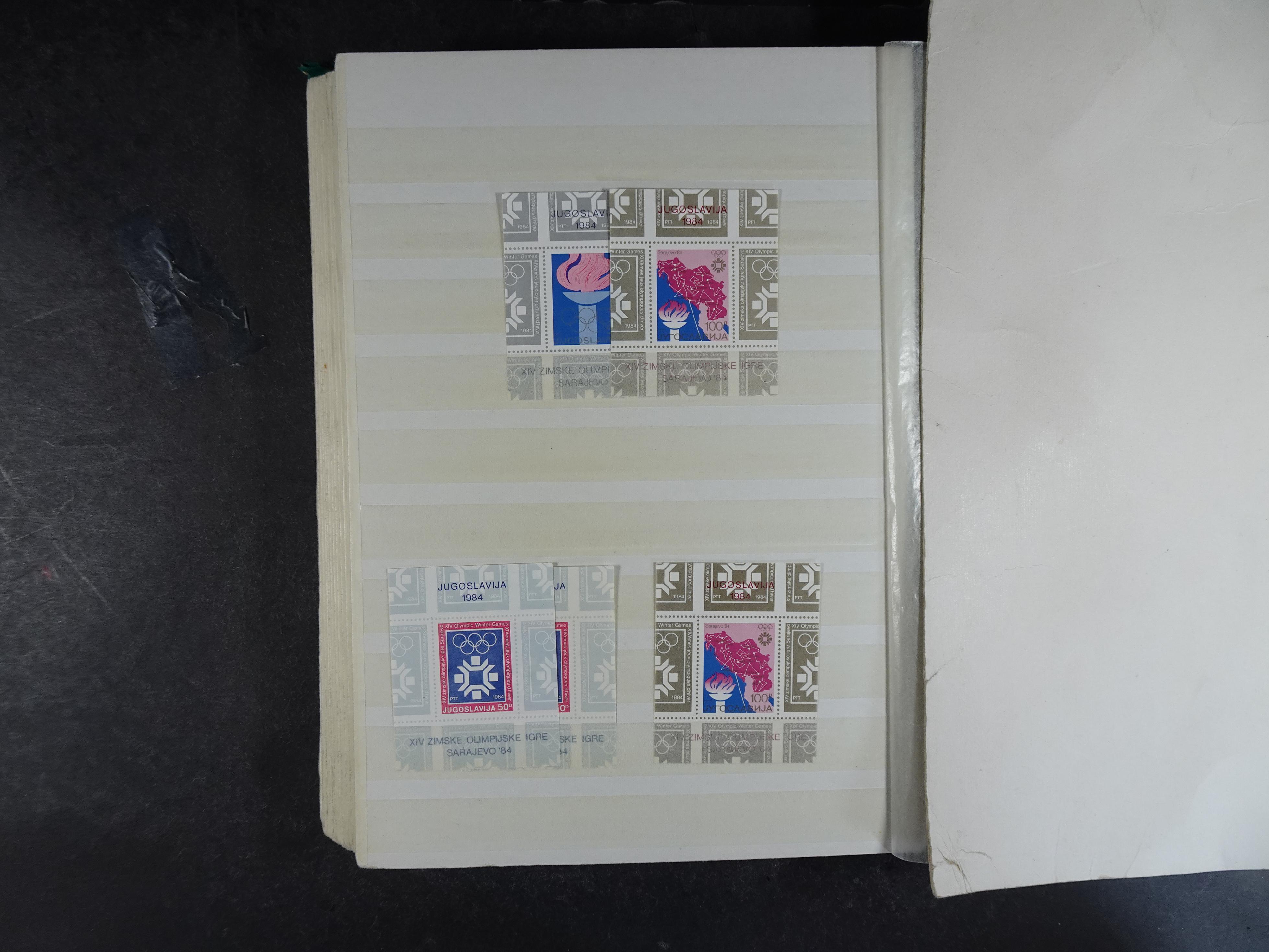 Fraai stock boek met beter materiaal en blokken.
Deels postfris, deels gestempeld. 24