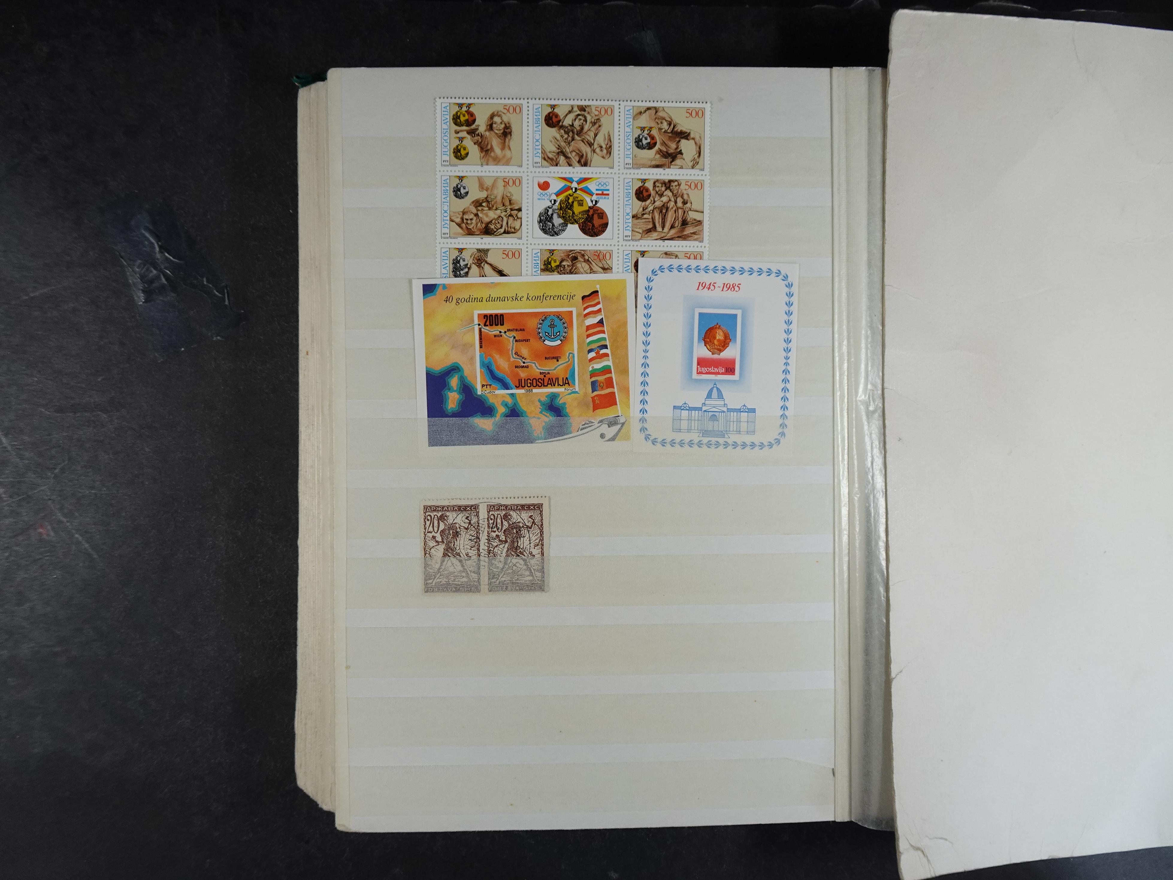 Fraai stock boek met beter materiaal en blokken.
Deels postfris, deels gestempeld. 29