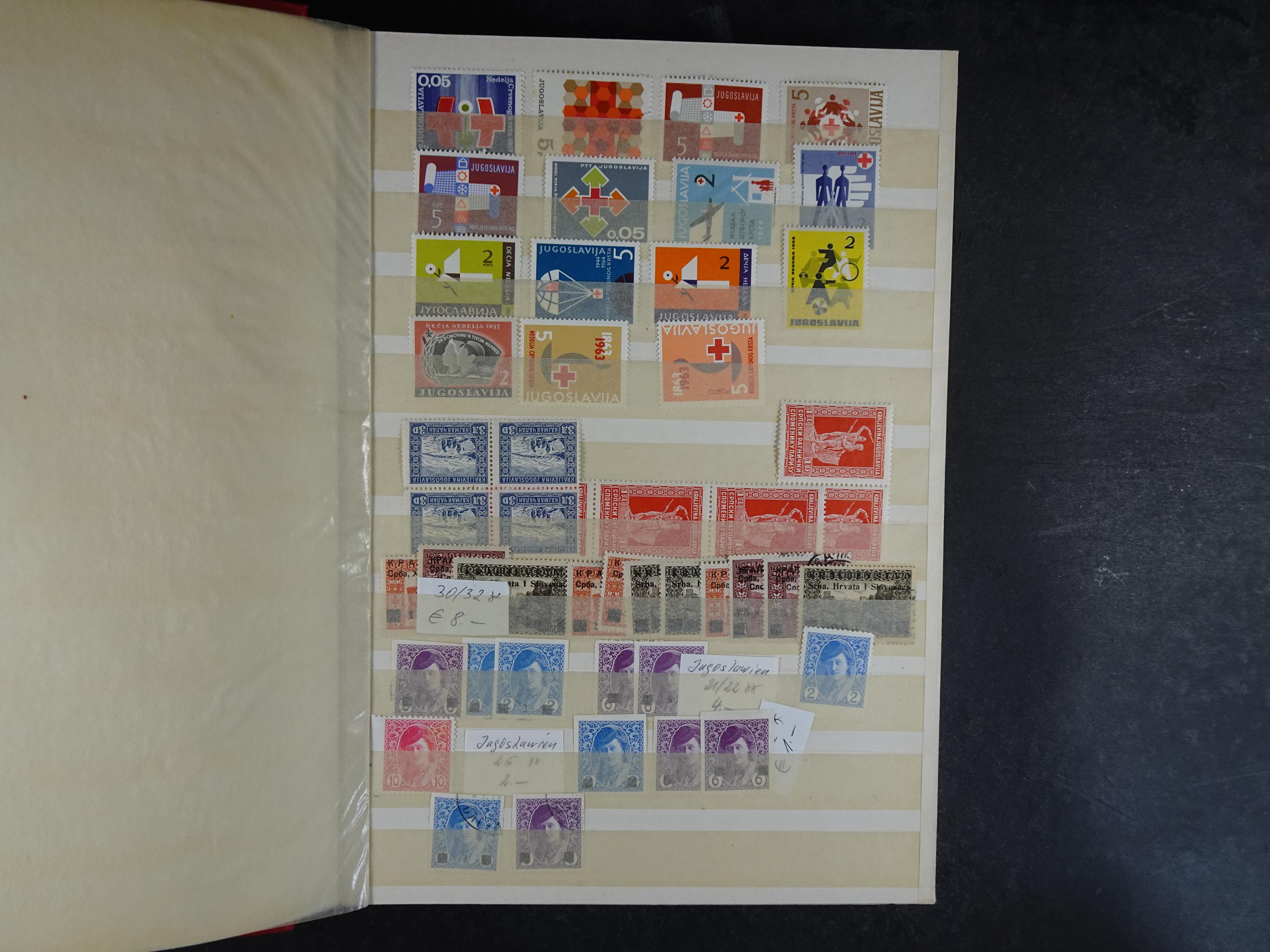 Mooie collectie Joegoslavië, waar onder betere zegels en series, deels postfris.
Veel porto. 