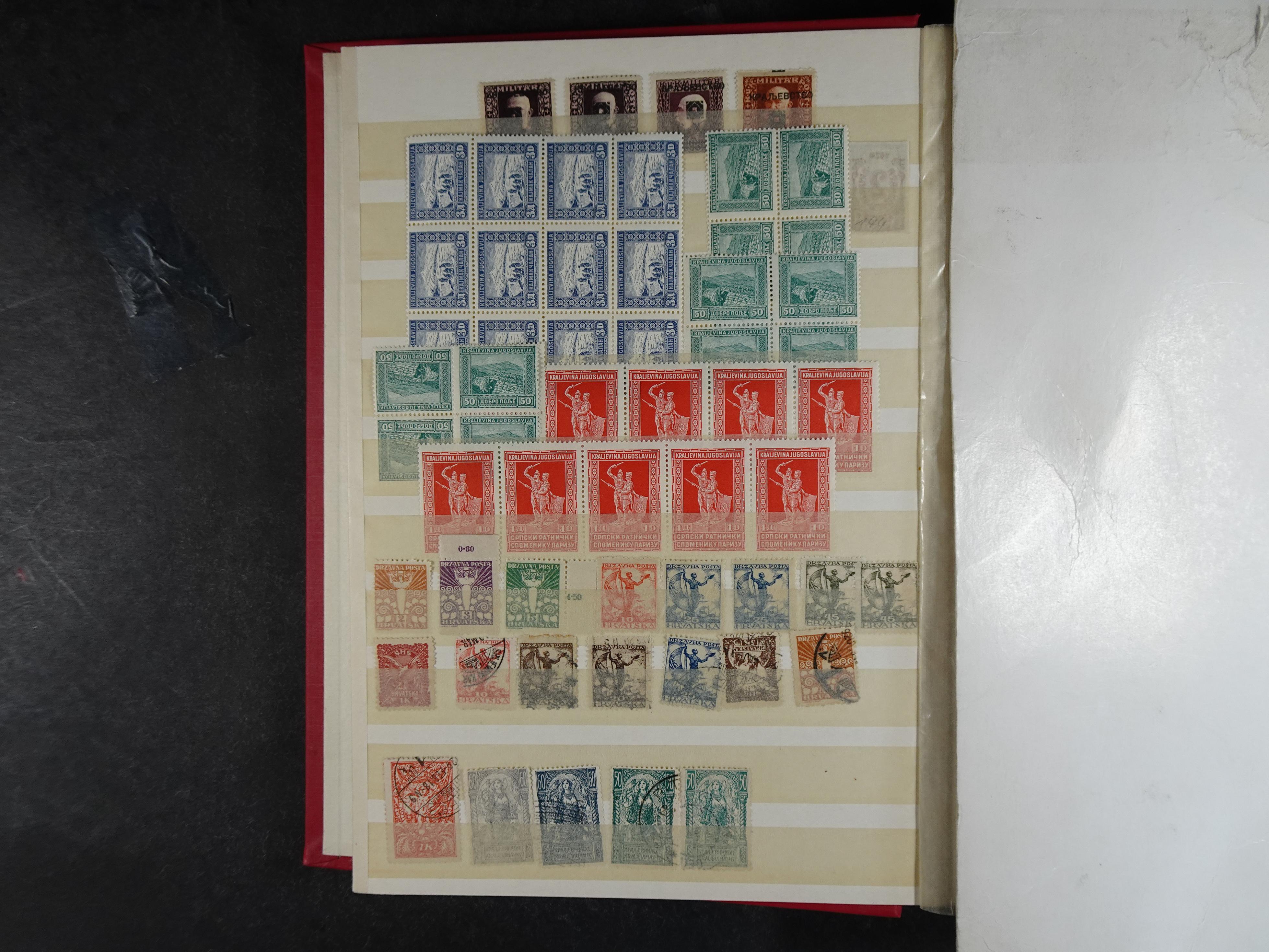 Mooie collectie Joegoslavië, waar onder betere zegels en series, deels postfris.
Veel porto.  2