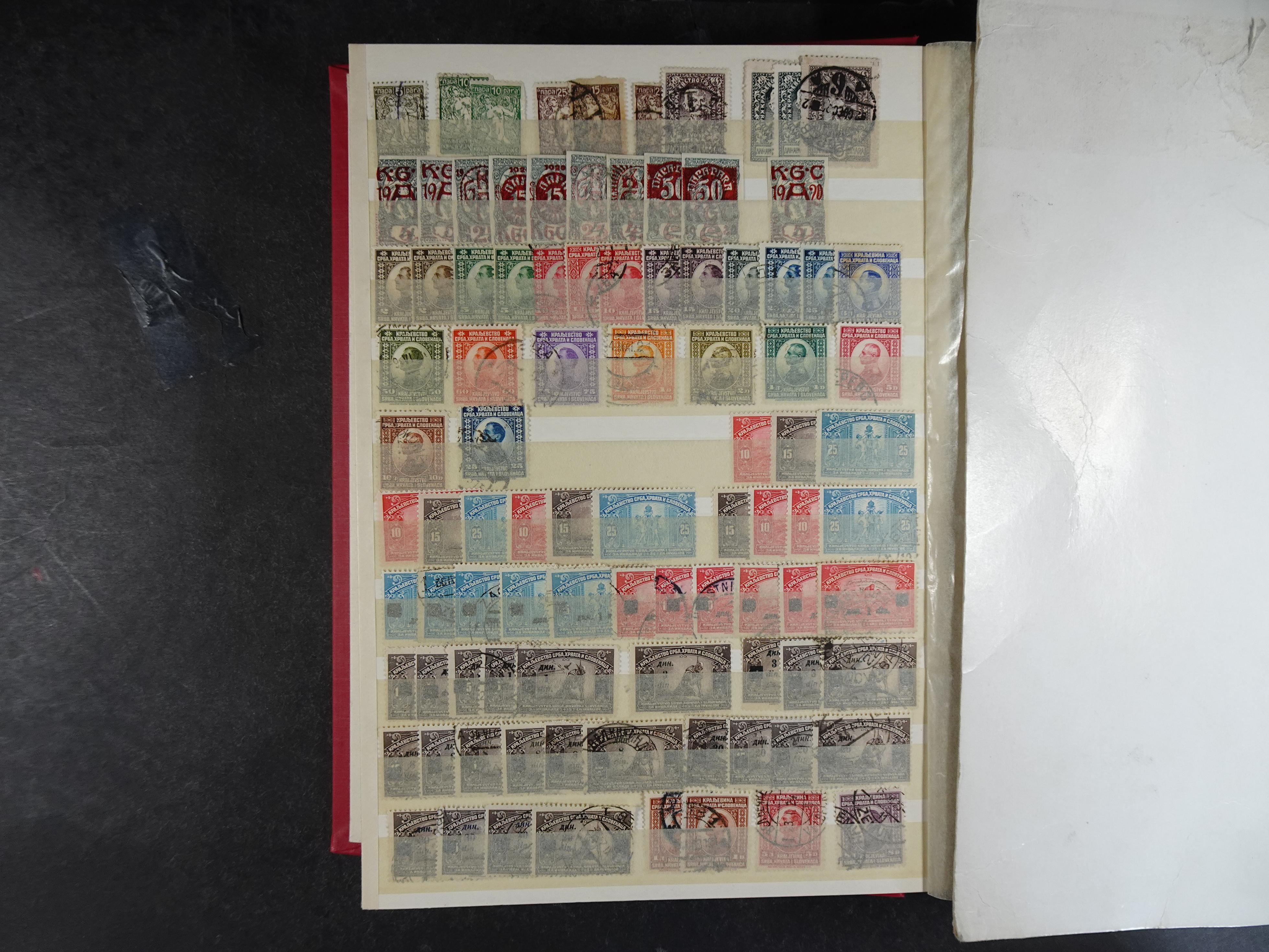 Mooie collectie Joegoslavië, waar onder betere zegels en series, deels postfris.
Veel porto.  4