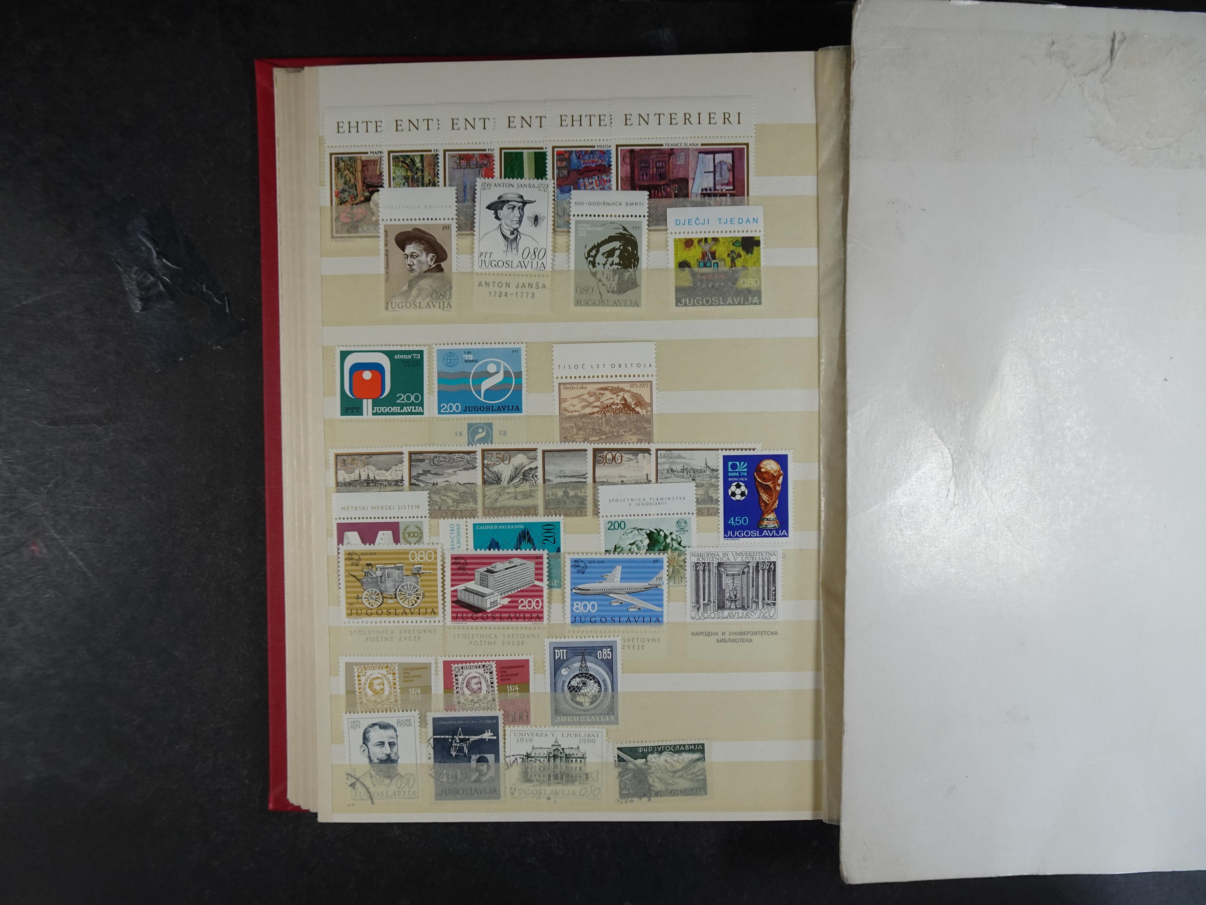 Mooie collectie Joegoslavië, waar onder betere zegels en series, deels postfris.
Veel porto.  14