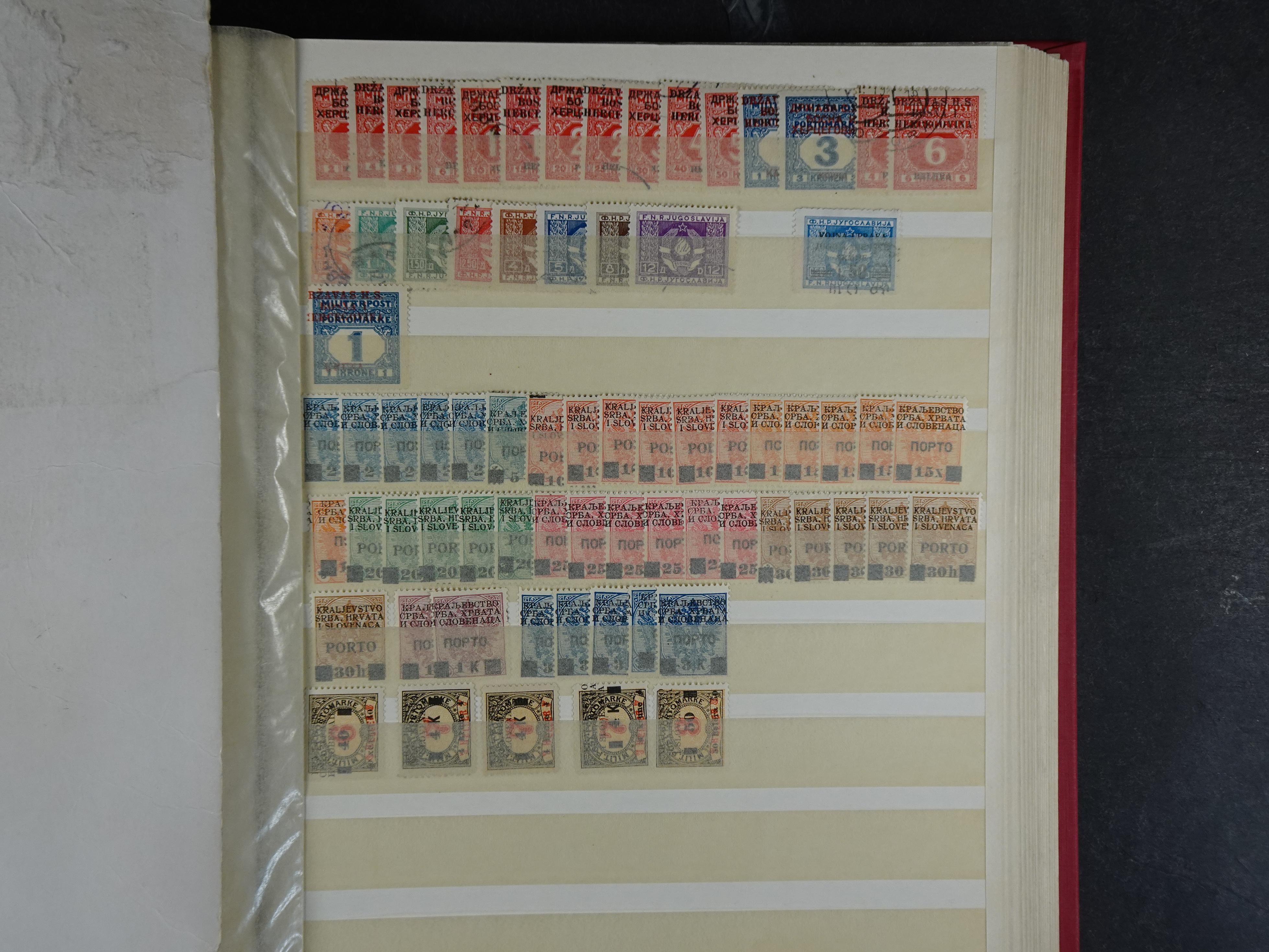 Mooie collectie Joegoslavië, waar onder betere zegels en series, deels postfris.
Veel porto.  17