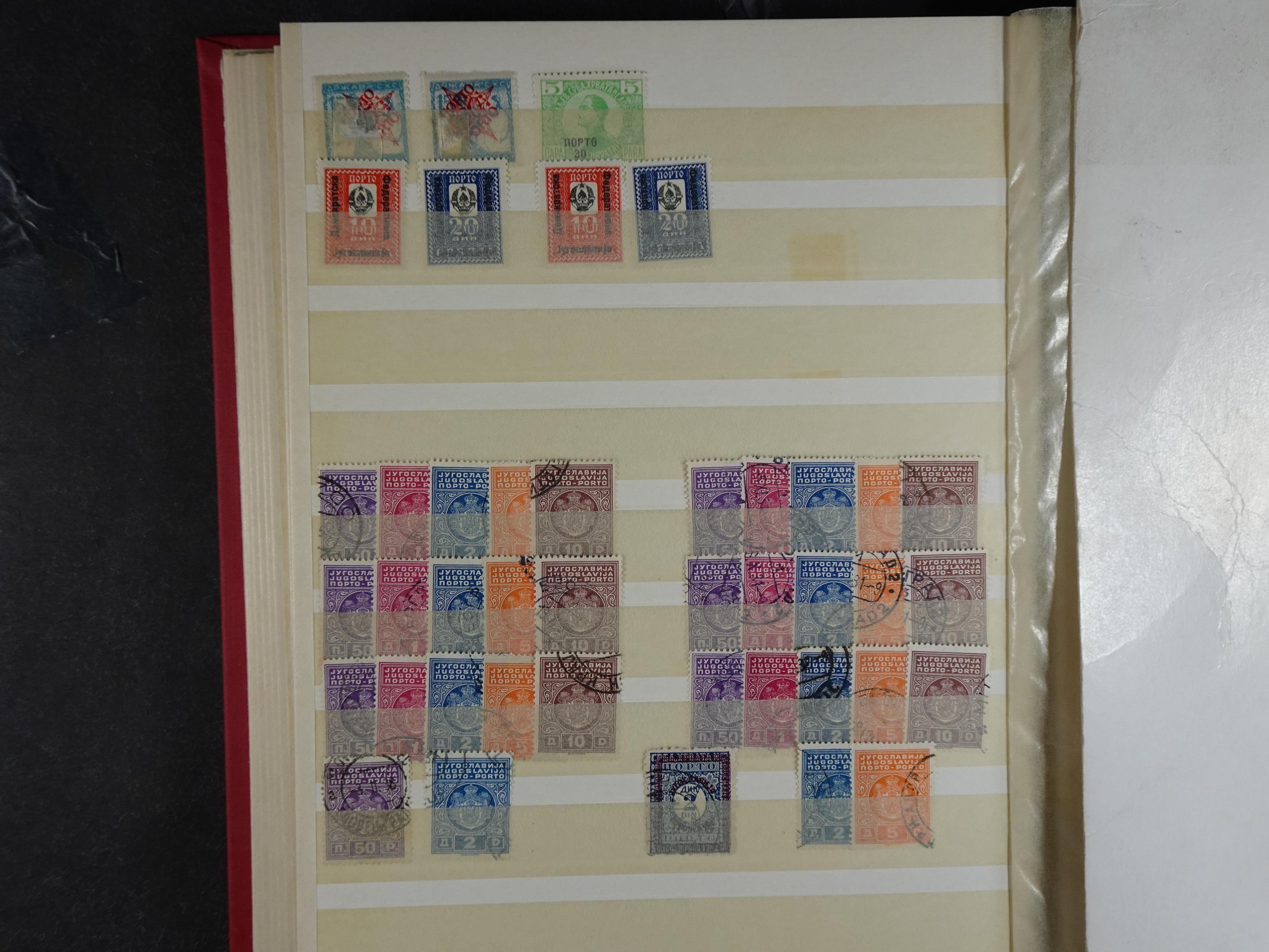 Mooie collectie Joegoslavië, waar onder betere zegels en series, deels postfris.
Veel porto.  18