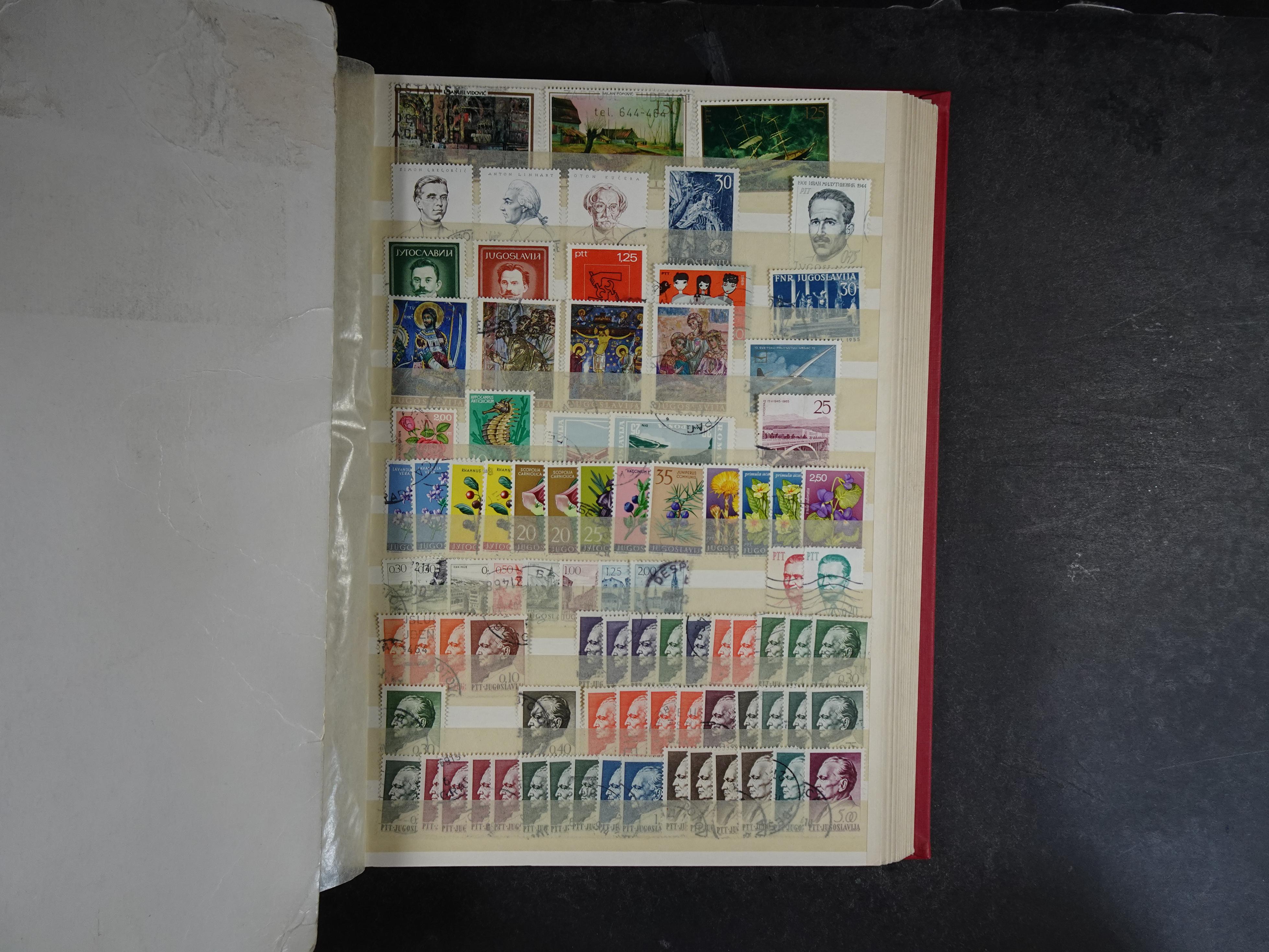 Mooie collectie Joegoslavië, waar onder betere zegels en series, deels postfris.
Veel porto.  25