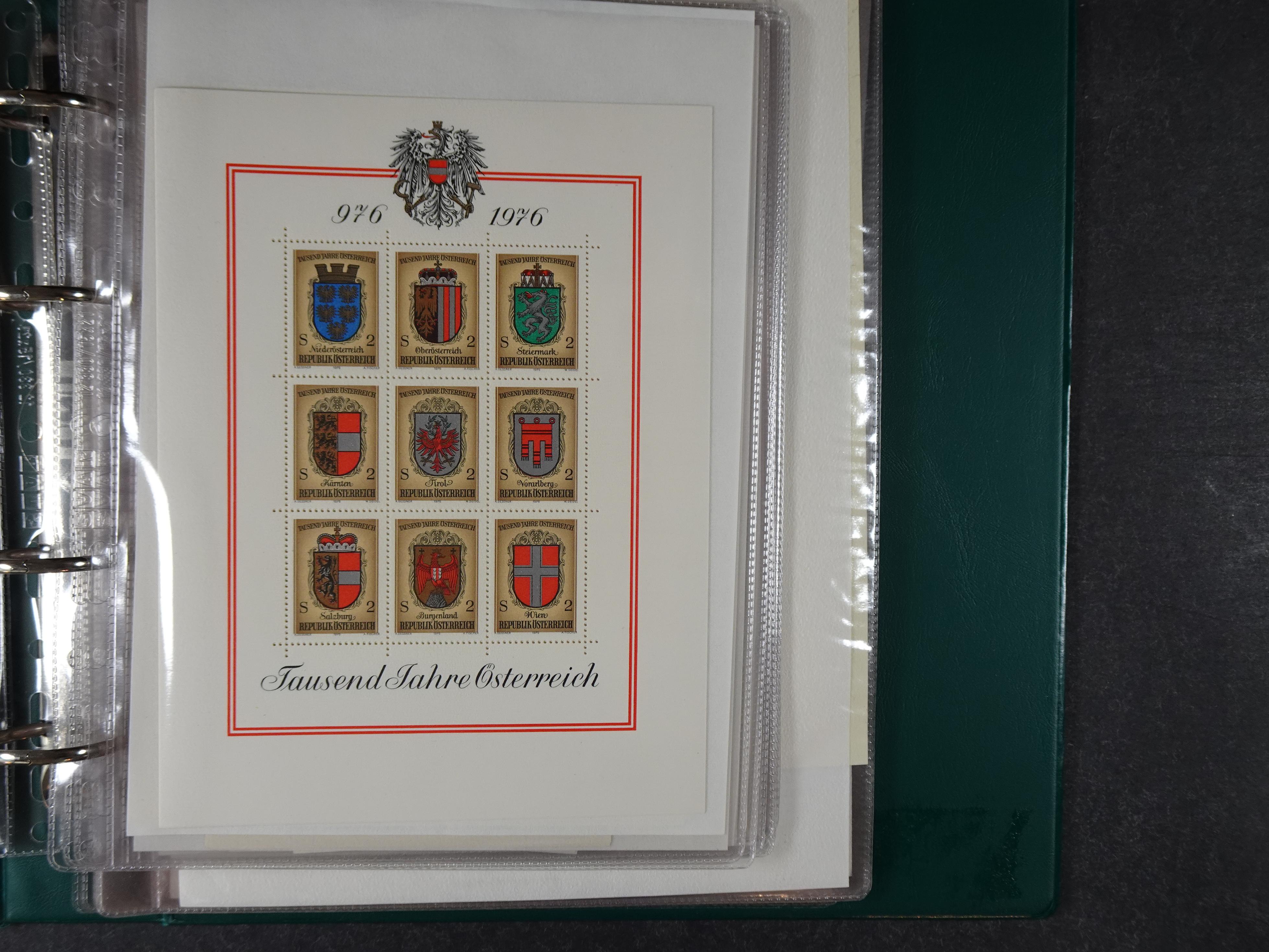 Doos postfrisse materiaal. 
Enorme hoeveelheid onder andere Joegoslavië. Liechtenstein. Etc.
Koopje. 3