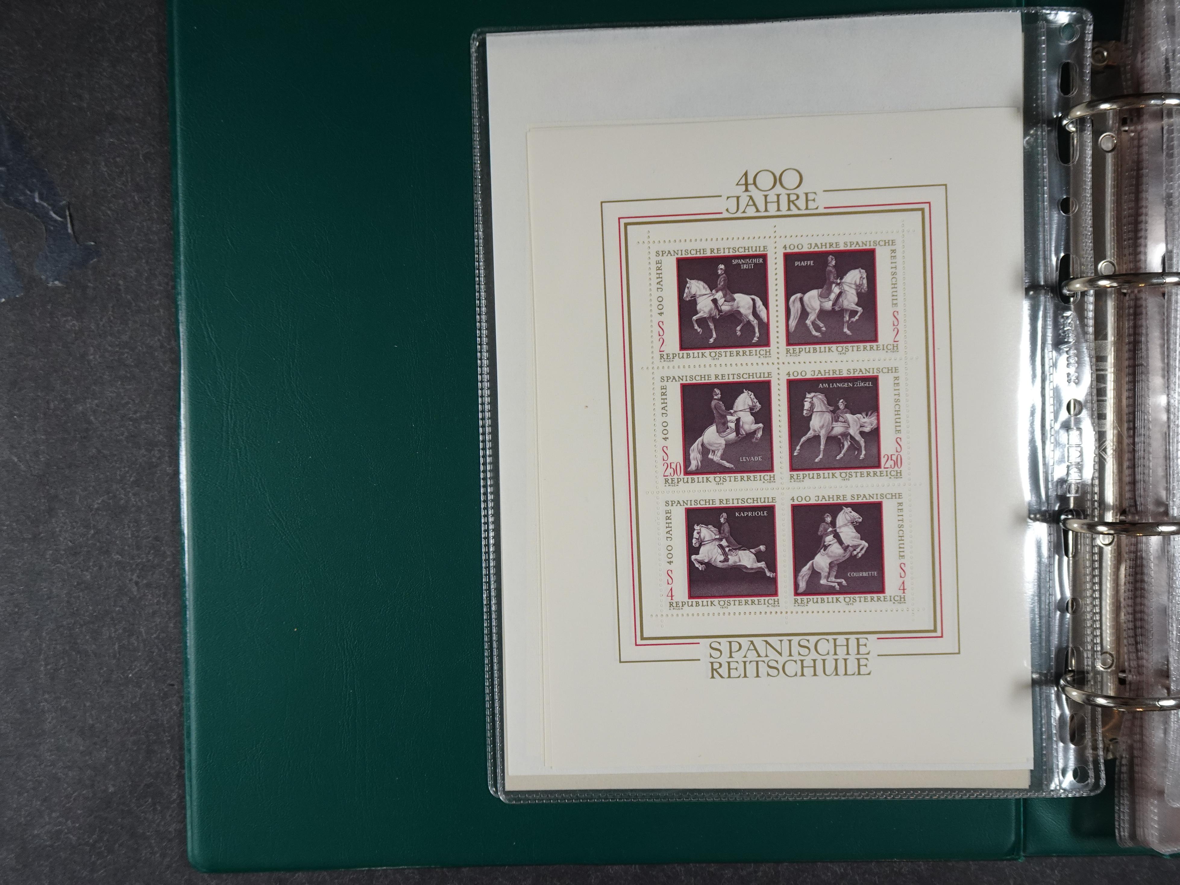 Doos postfrisse materiaal. 
Enorme hoeveelheid onder andere Joegoslavië. Liechtenstein. Etc.
Koopje. 4