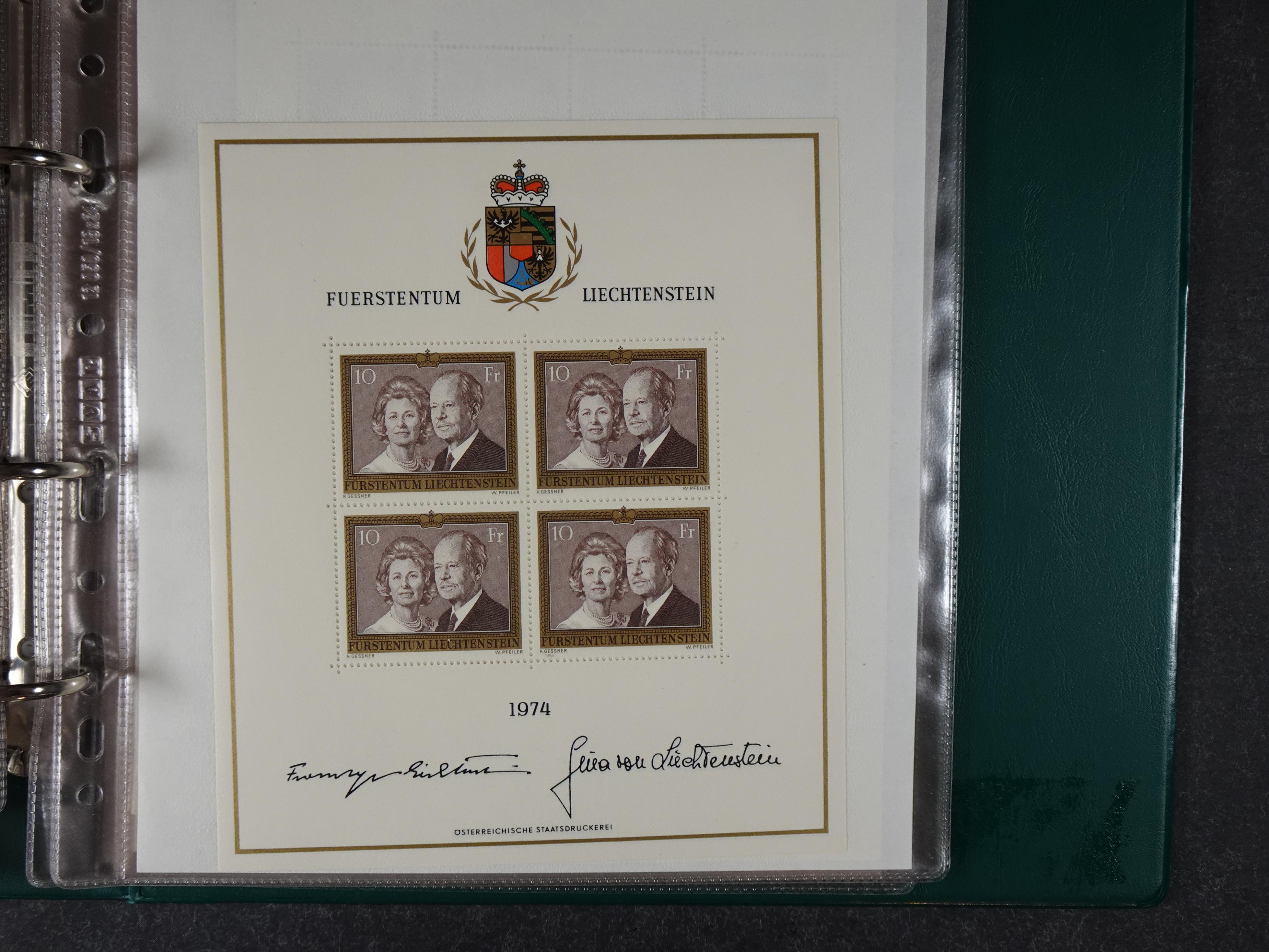 Doos postfrisse materiaal. 
Enorme hoeveelheid onder andere Joegoslavië. Liechtenstein. Etc.
Koopje. 20