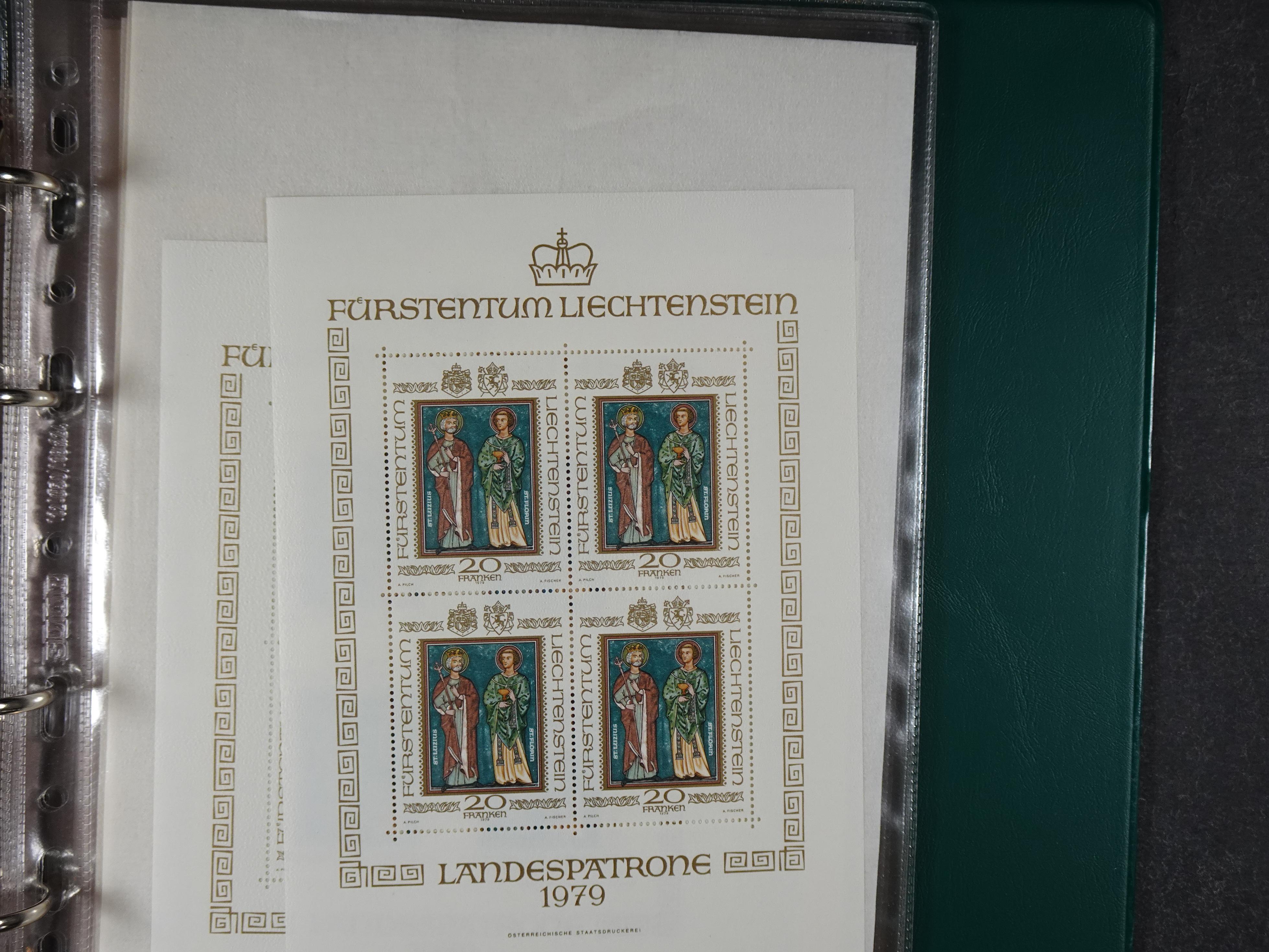 Doos postfrisse materiaal. 
Enorme hoeveelheid onder andere Joegoslavië. Liechtenstein. Etc.
Koopje. 22