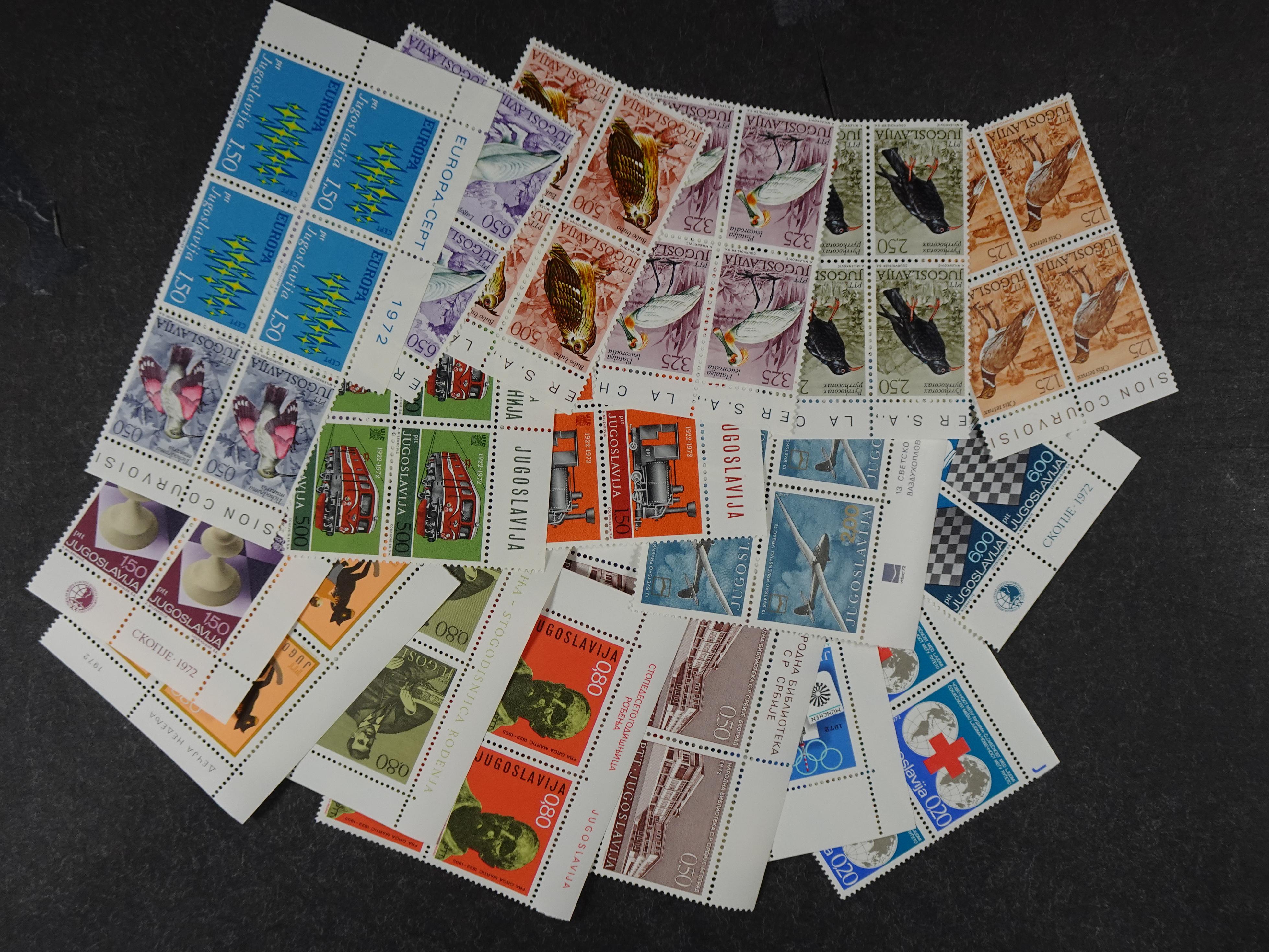 Doos postfrisse materiaal. 
Enorme hoeveelheid onder andere Joegoslavië. Liechtenstein. Etc.
Koopje. 33