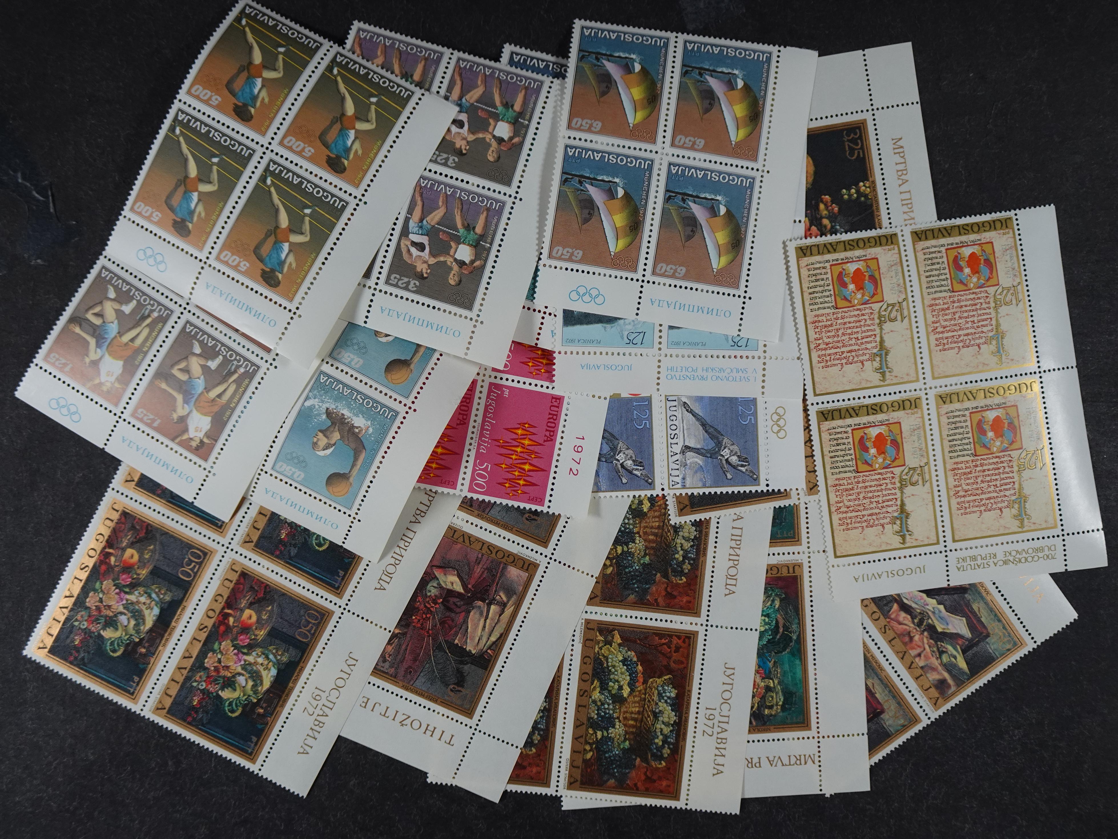 Doos postfrisse materiaal. 
Enorme hoeveelheid onder andere Joegoslavië. Liechtenstein. Etc.
Koopje. 34