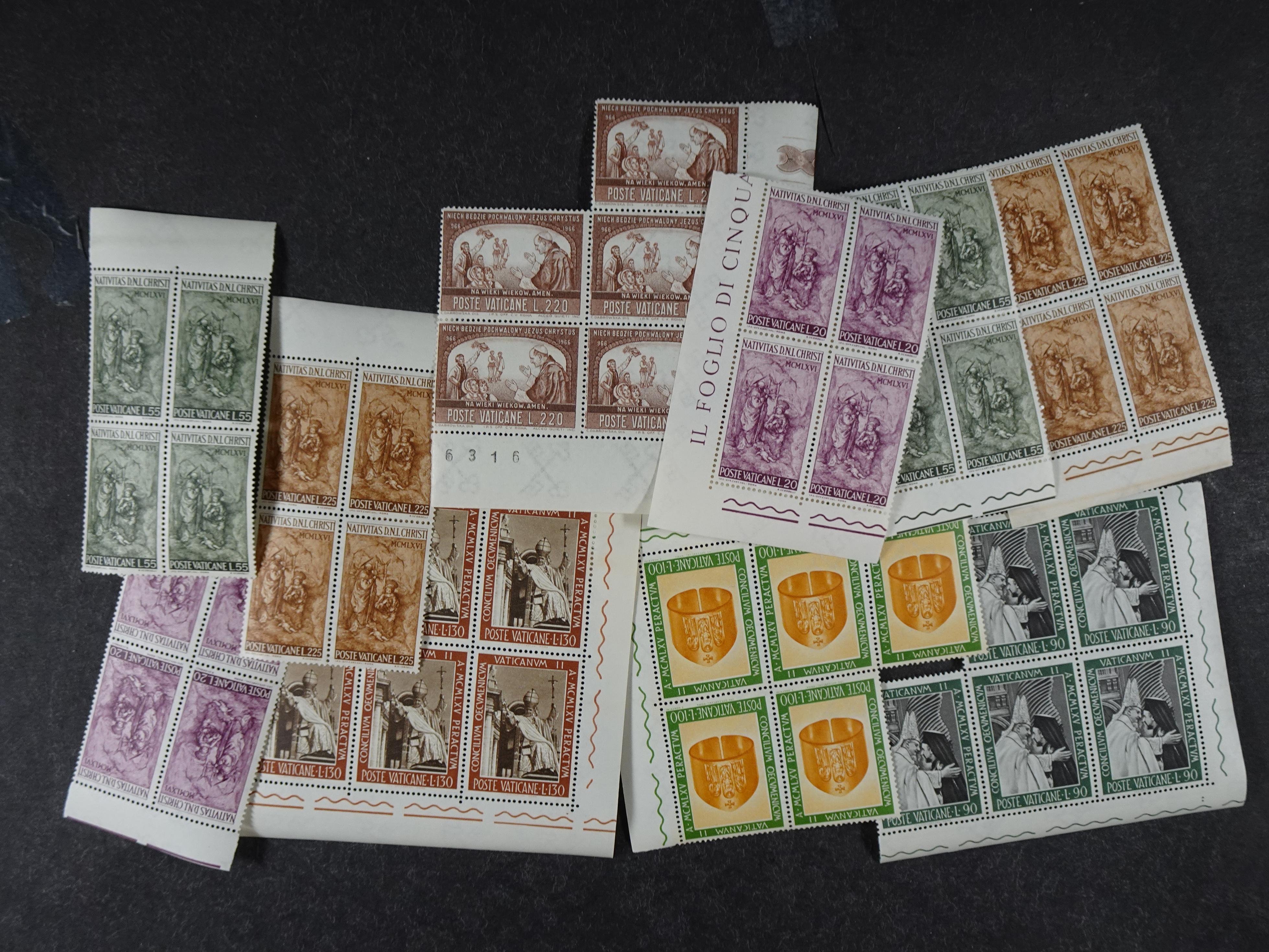 Doos postfrisse materiaal. 
Enorme hoeveelheid onder andere Joegoslavië. Liechtenstein. Etc.
Koopje. 45