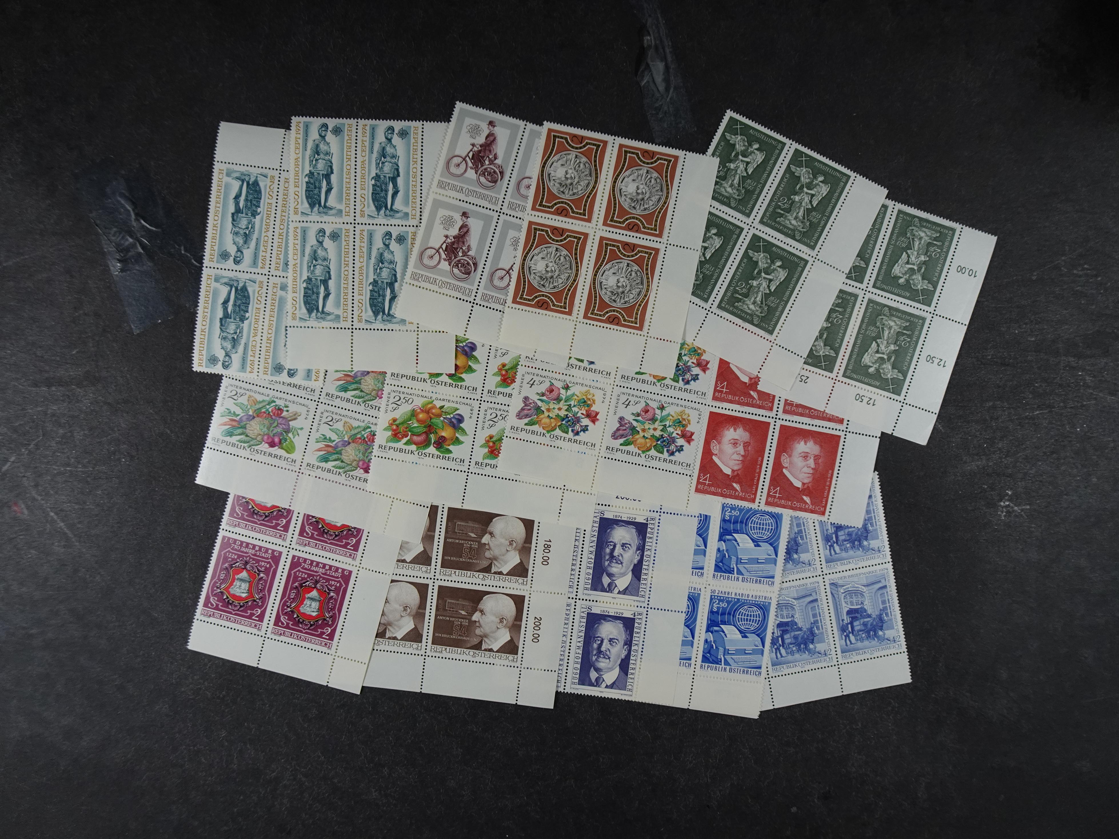 Doos postfrisse materiaal. 
Enorme hoeveelheid onder andere Joegoslavië. Liechtenstein. Etc.
Koopje. 47