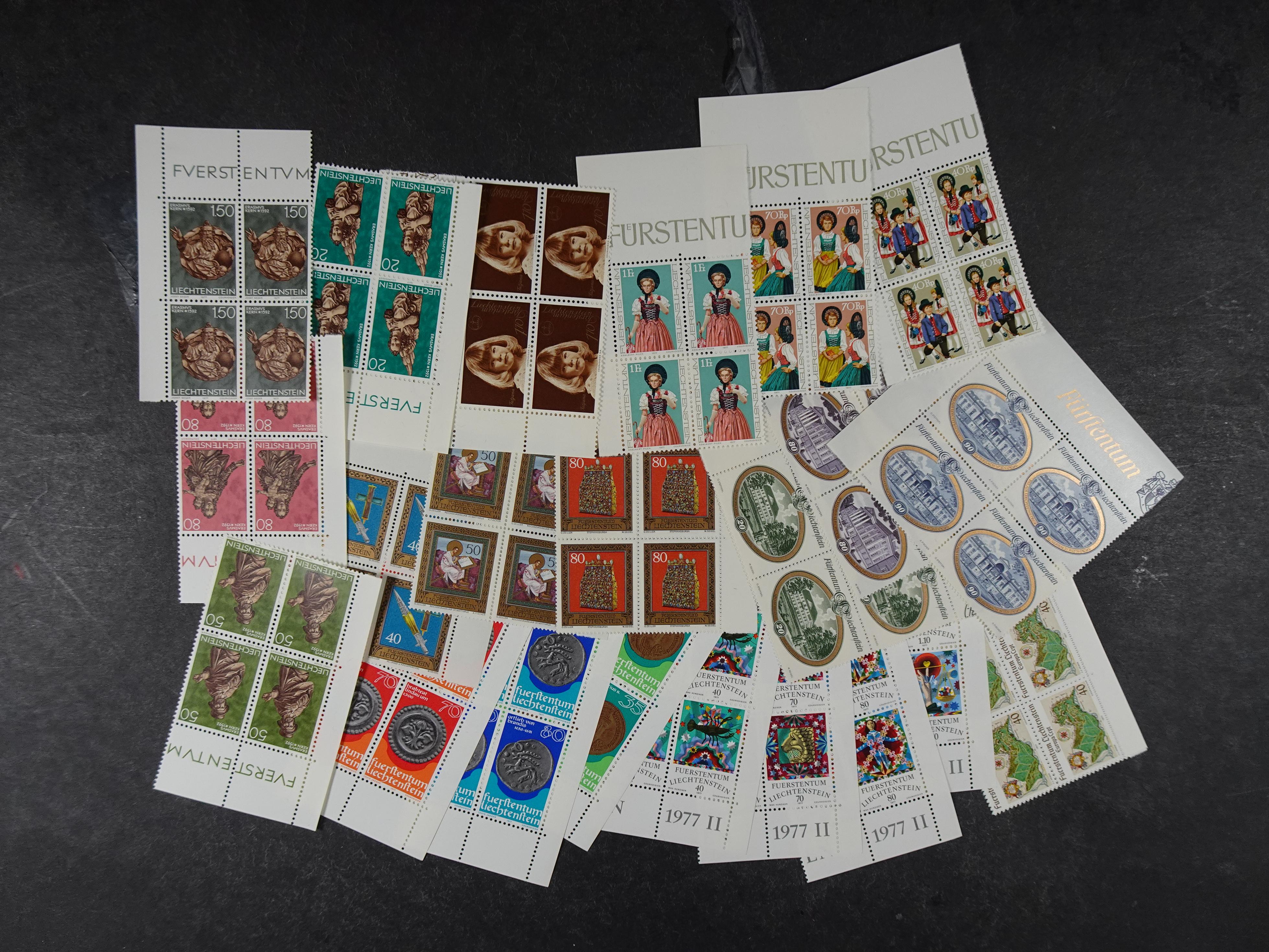 Doos postfrisse materiaal. 
Enorme hoeveelheid onder andere Joegoslavië. Liechtenstein. Etc.
Koopje. 49