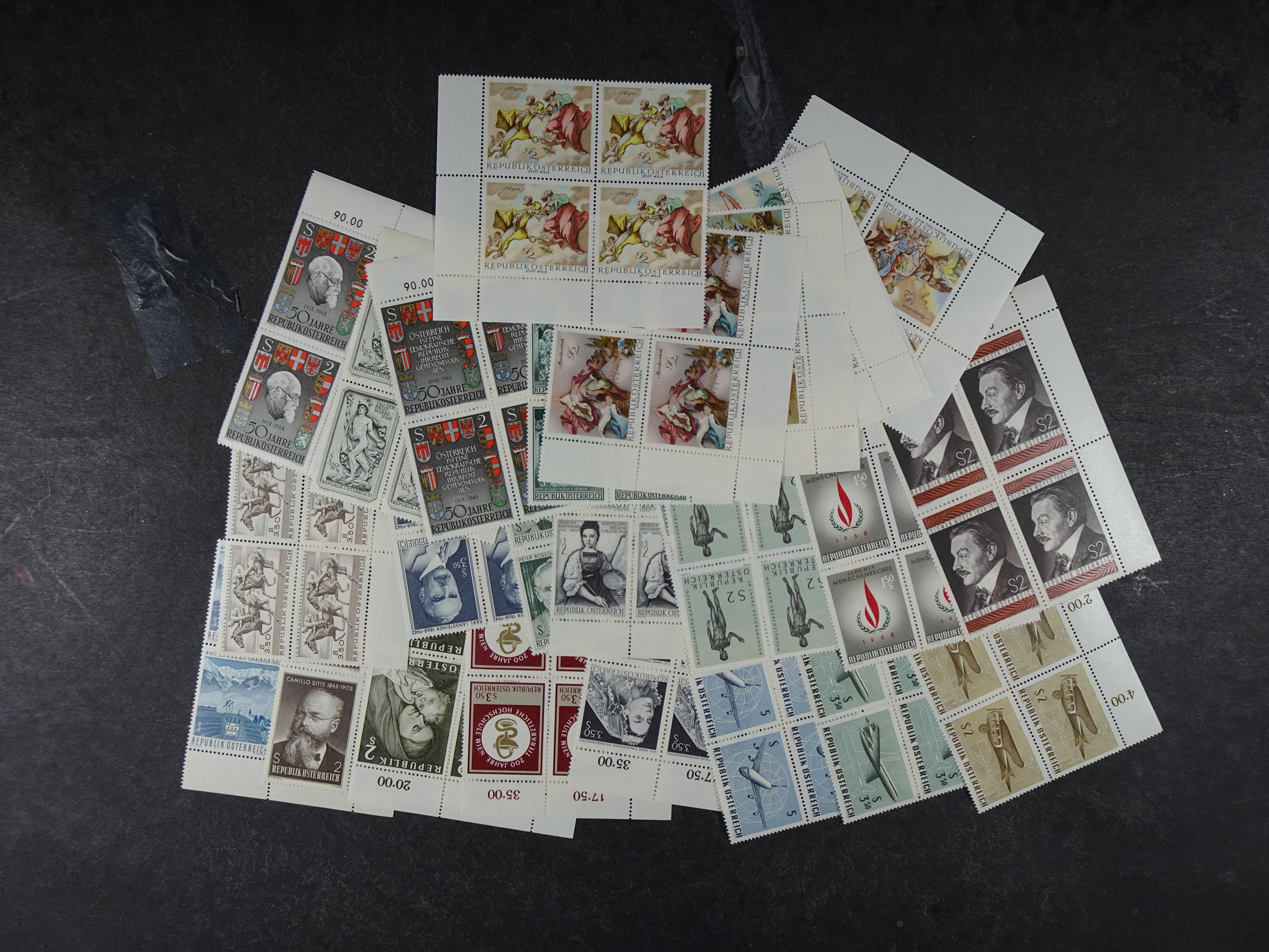 Doos postfrisse materiaal. 
Enorme hoeveelheid onder andere Joegoslavië. Liechtenstein. Etc.
Koopje. 51