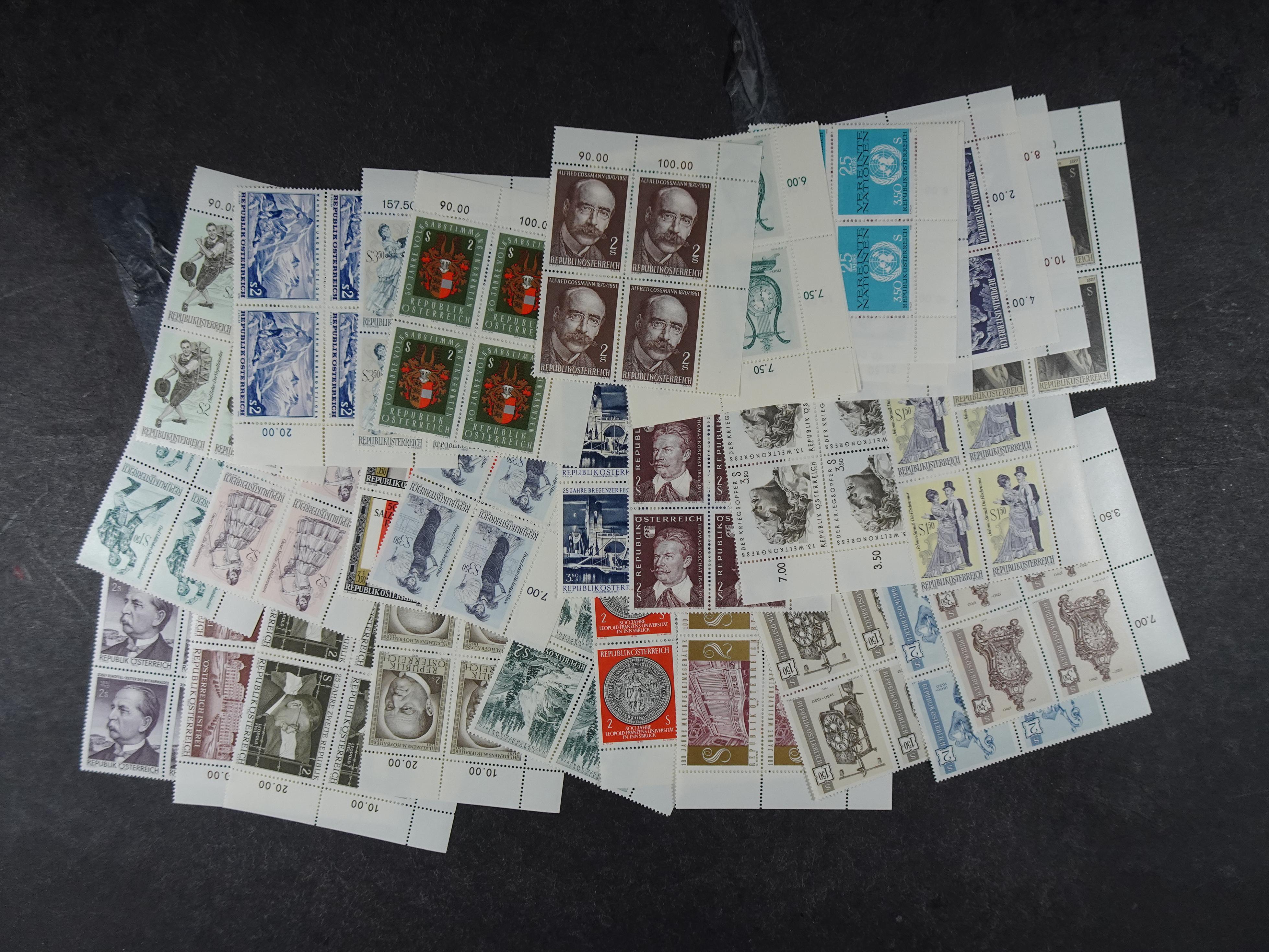 Doos postfrisse materiaal. 
Enorme hoeveelheid onder andere Joegoslavië. Liechtenstein. Etc.
Koopje. 53