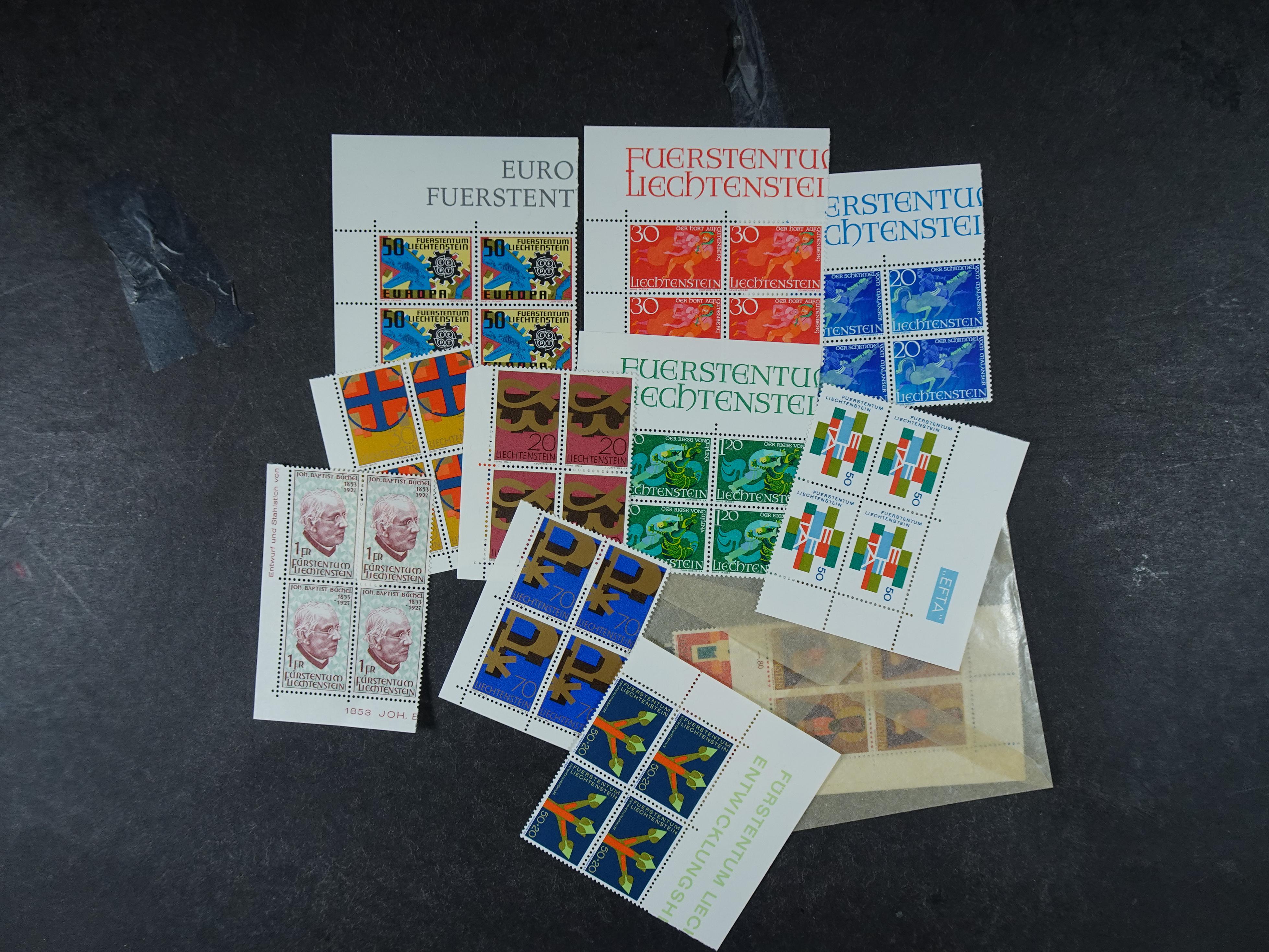 Doos postfrisse materiaal. 
Enorme hoeveelheid onder andere Joegoslavië. Liechtenstein. Etc.
Koopje. 56