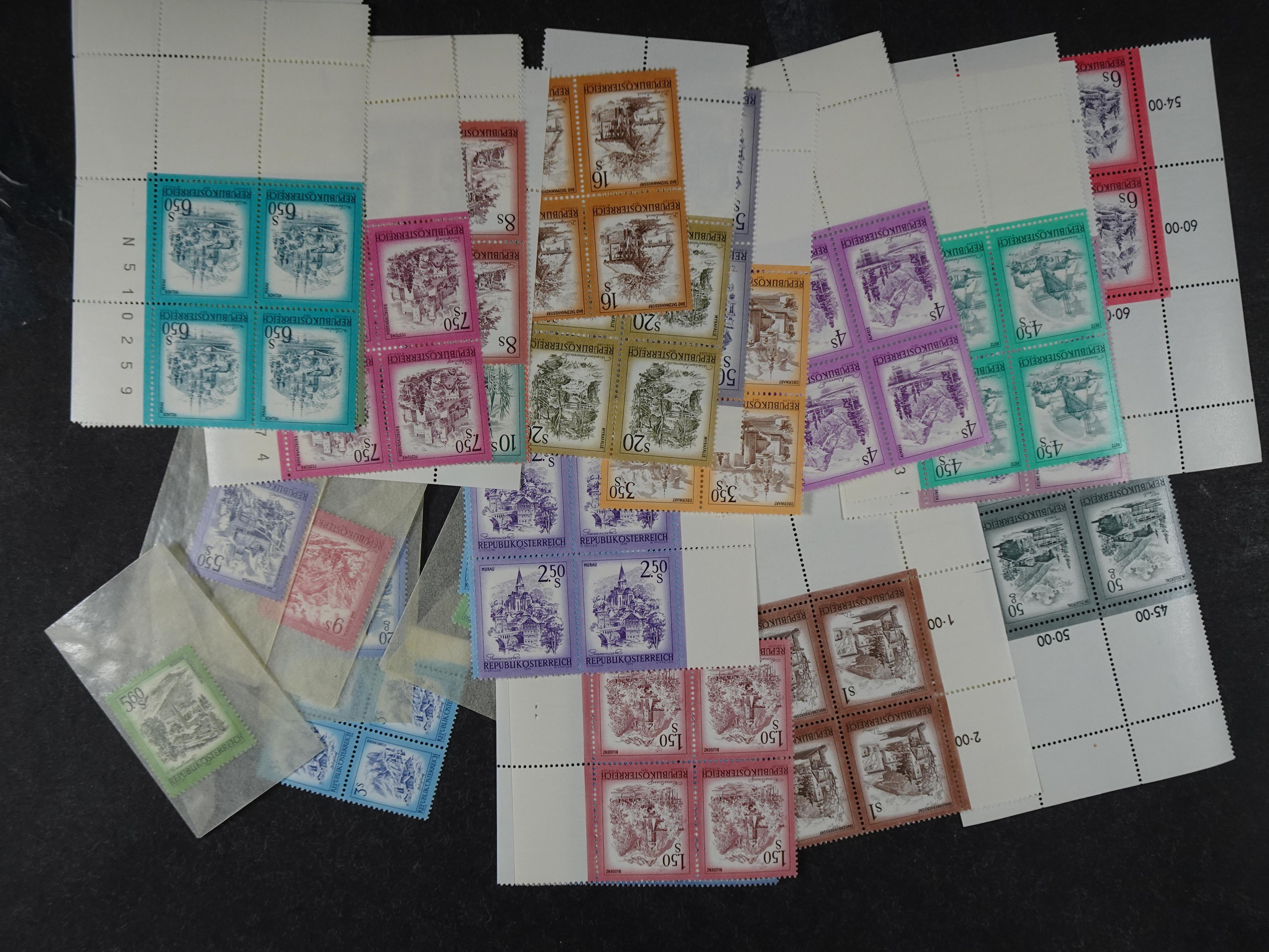 Doos postfrisse materiaal. 
Enorme hoeveelheid onder andere Joegoslavië. Liechtenstein. Etc.
Koopje. 62