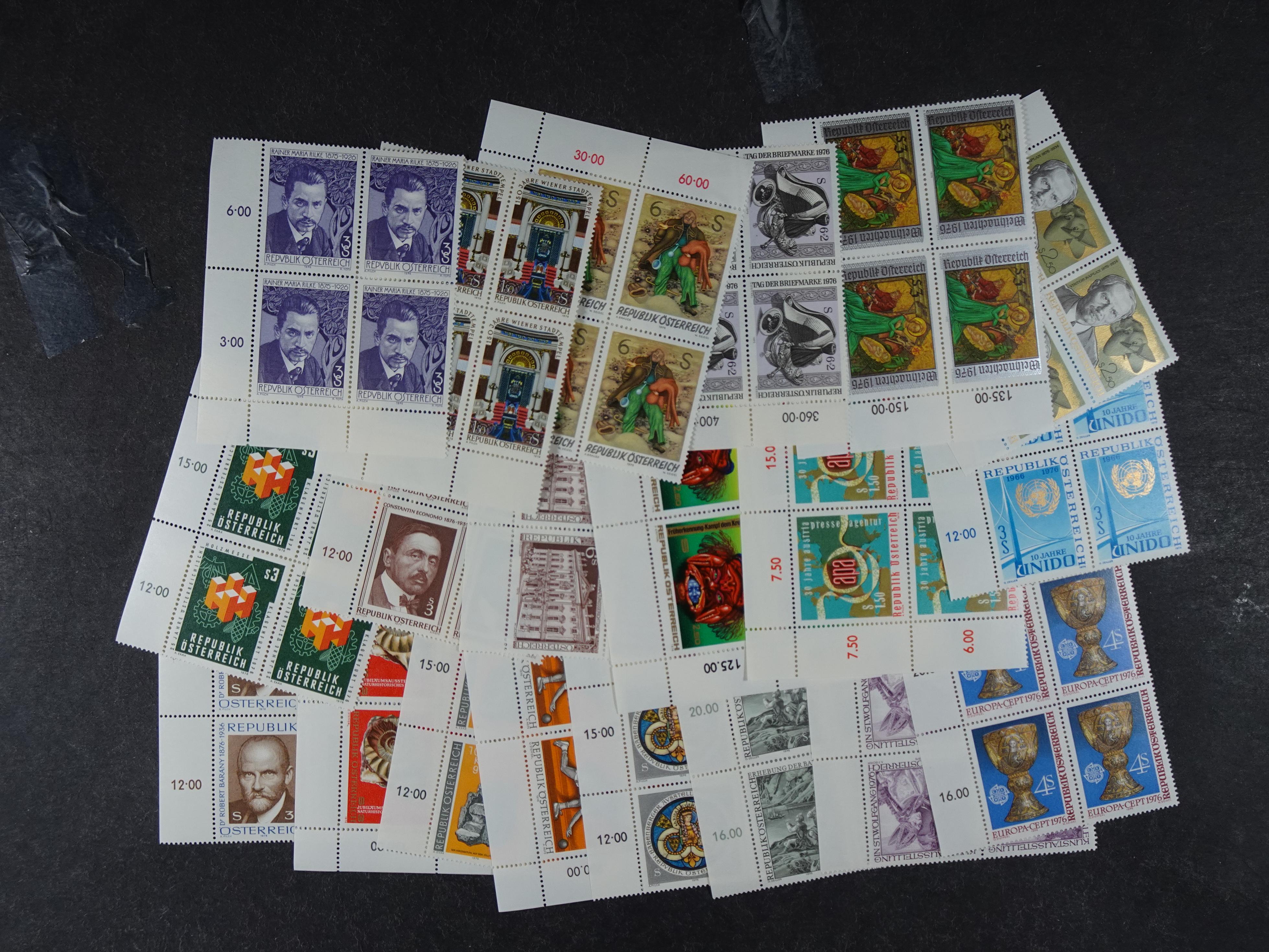 Doos postfrisse materiaal. 
Enorme hoeveelheid onder andere Joegoslavië. Liechtenstein. Etc.
Koopje. 68