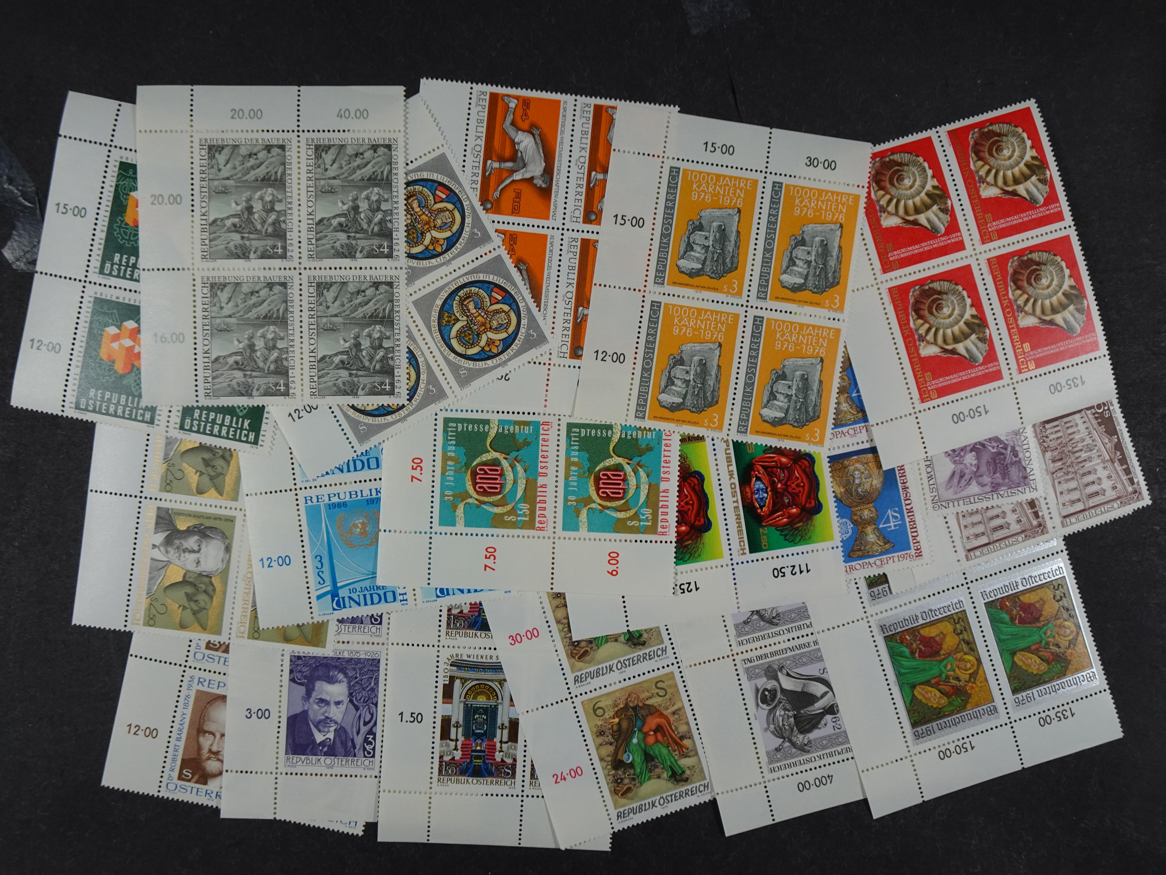 Doos postfrisse materiaal. 
Enorme hoeveelheid onder andere Joegoslavië. Liechtenstein. Etc.
Koopje. 71