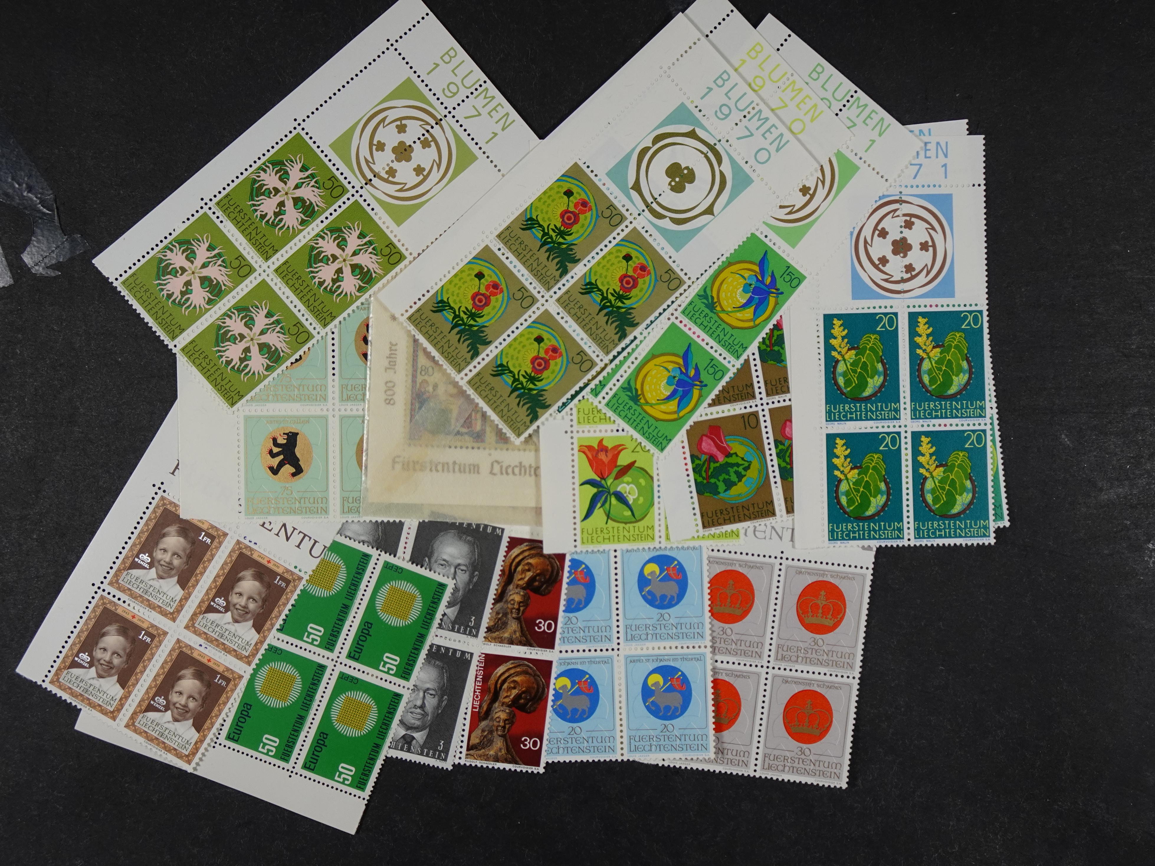 Doos postfrisse materiaal. 
Enorme hoeveelheid onder andere Joegoslavië. Liechtenstein. Etc.
Koopje. 73