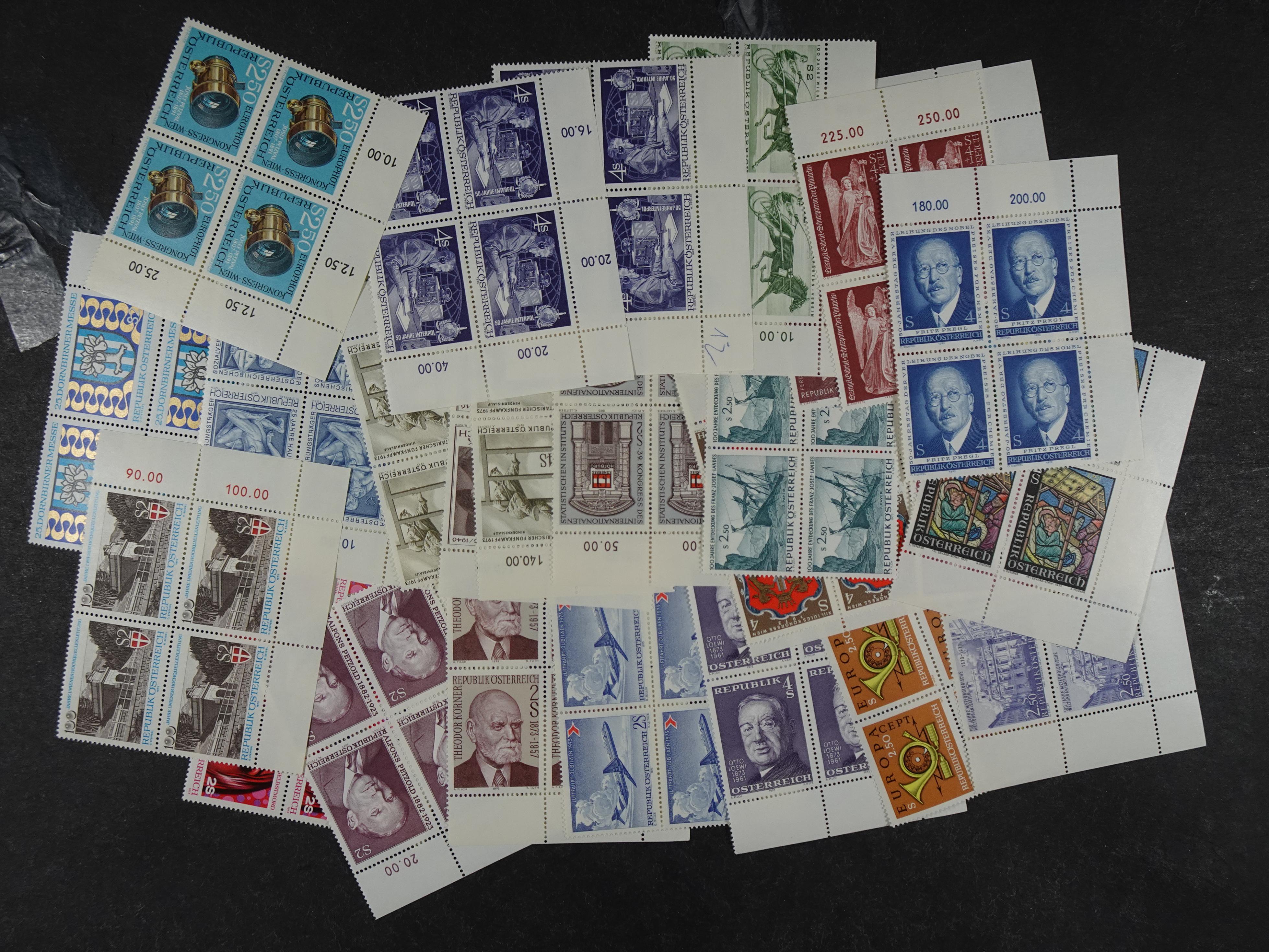 Doos postfrisse materiaal. 
Enorme hoeveelheid onder andere Joegoslavië. Liechtenstein. Etc.
Koopje. 75