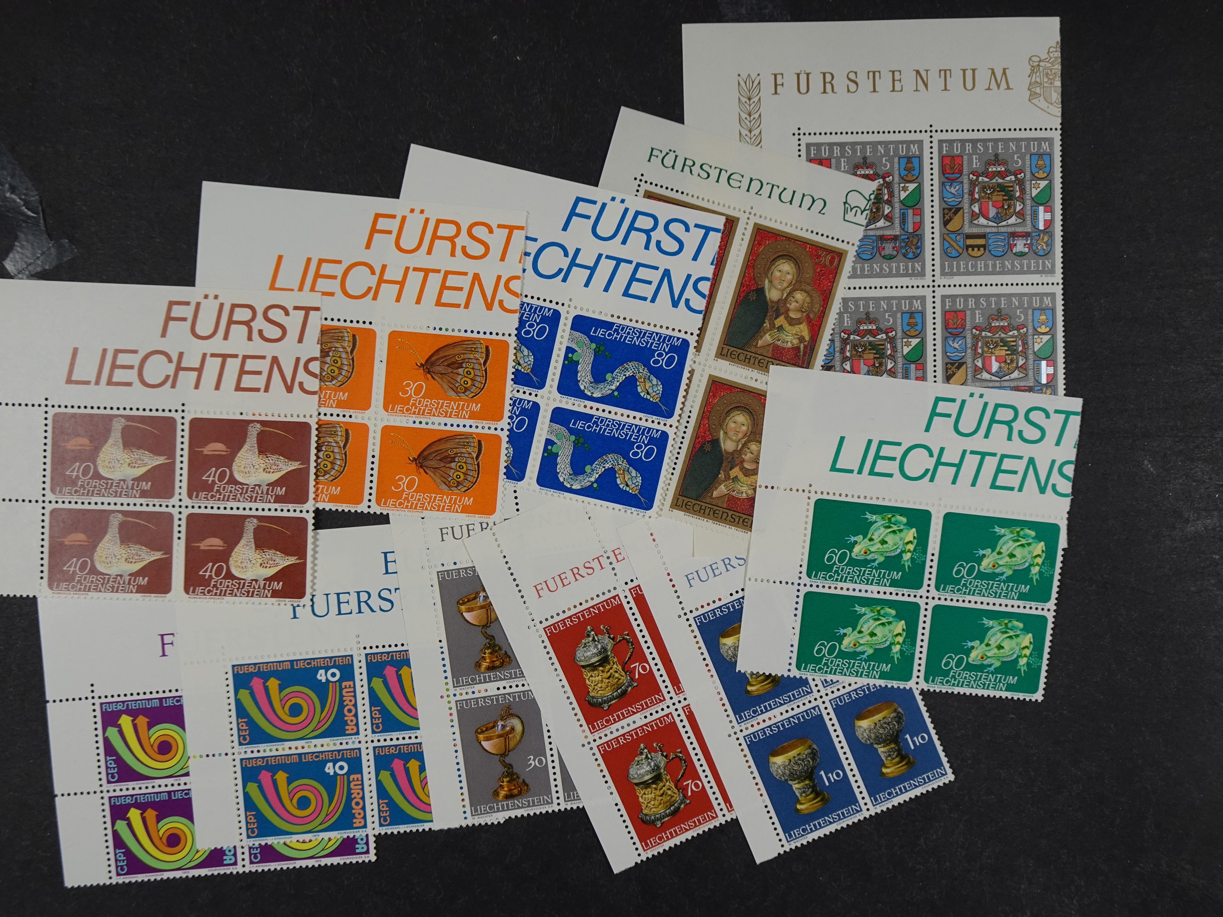 Doos postfrisse materiaal. 
Enorme hoeveelheid onder andere Joegoslavië. Liechtenstein. Etc.
Koopje. 77