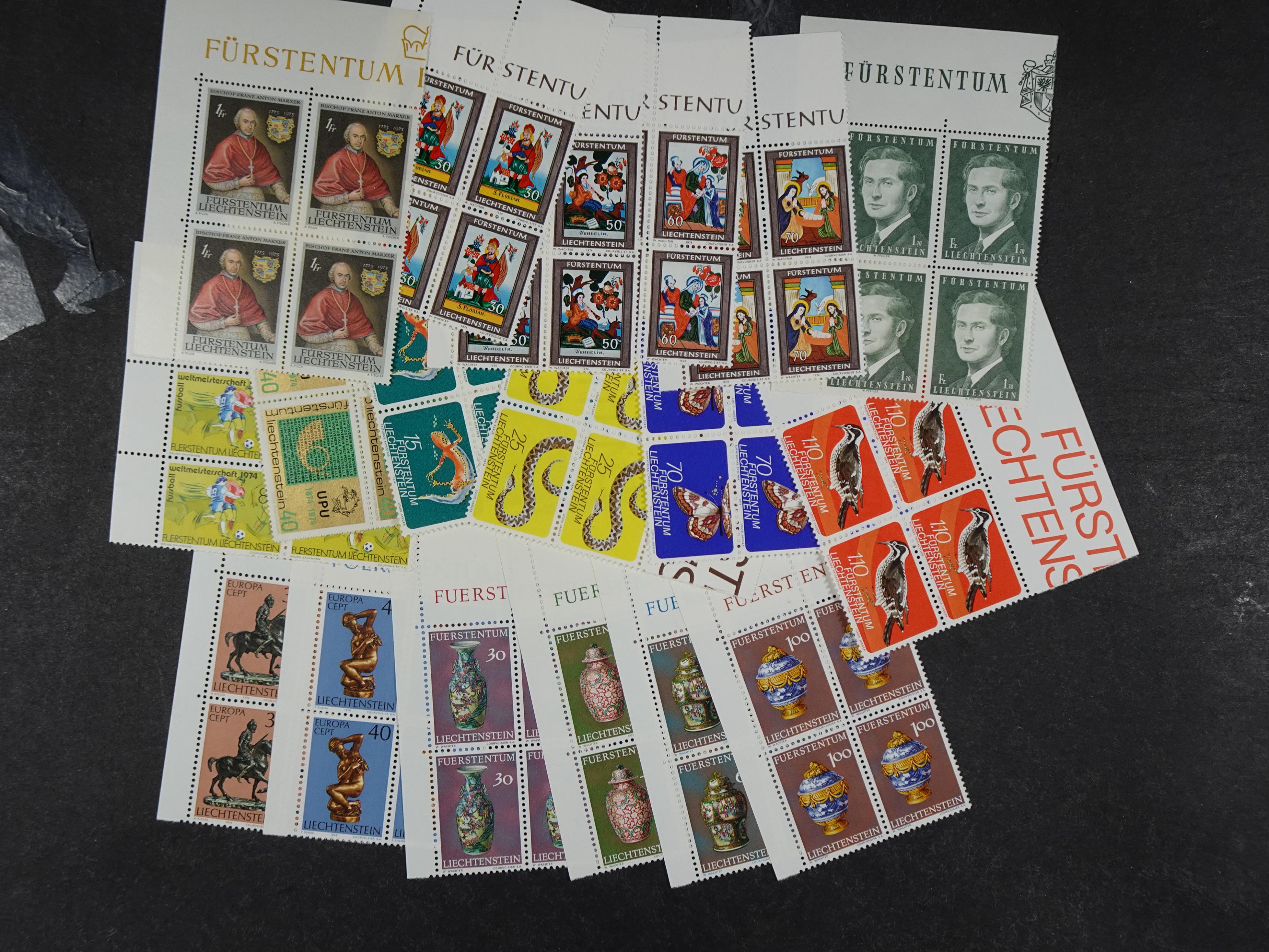 Doos postfrisse materiaal. 
Enorme hoeveelheid onder andere Joegoslavië. Liechtenstein. Etc.
Koopje. 78