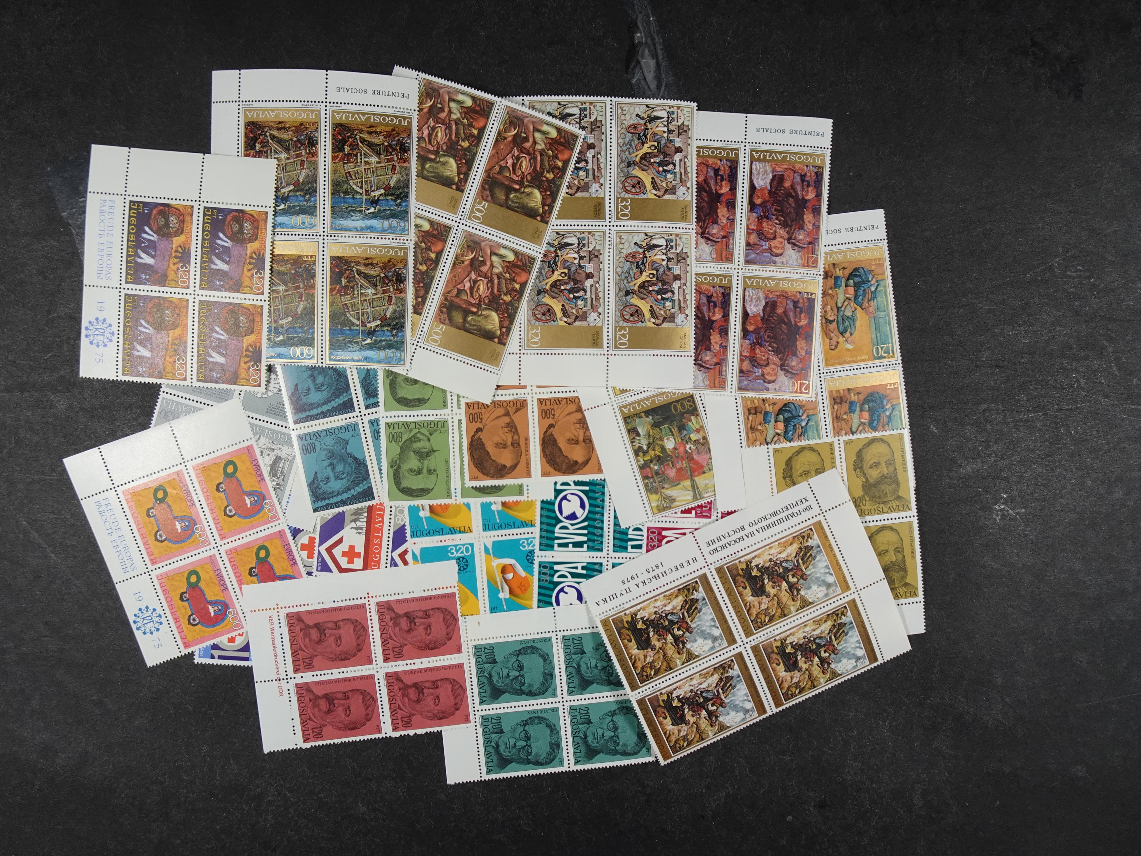 Doos postfrisse materiaal. 
Enorme hoeveelheid onder andere Joegoslavië. Liechtenstein. Etc.
Koopje. 80