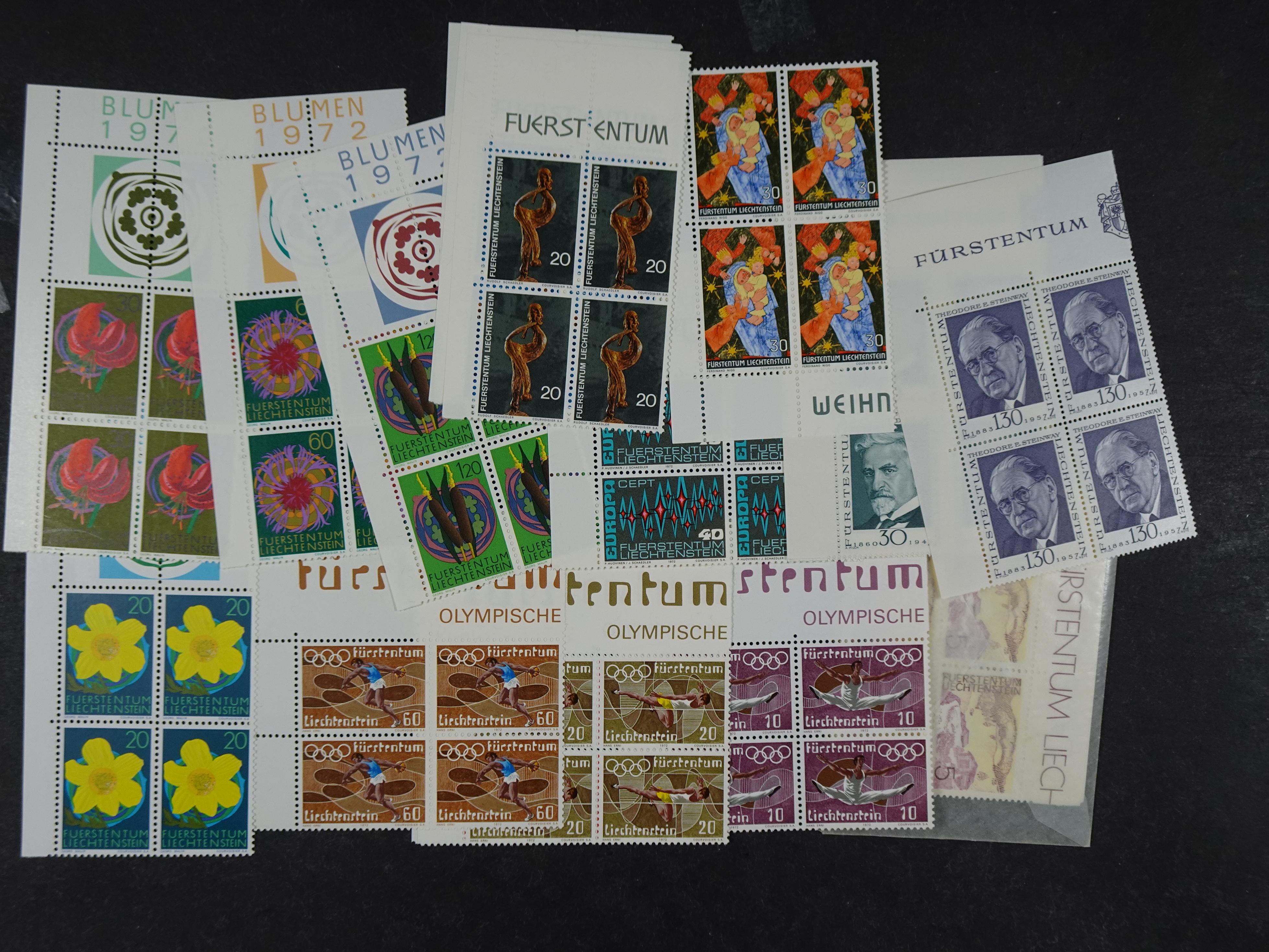 Doos postfrisse materiaal. 
Enorme hoeveelheid onder andere Joegoslavië. Liechtenstein. Etc.
Koopje. 90