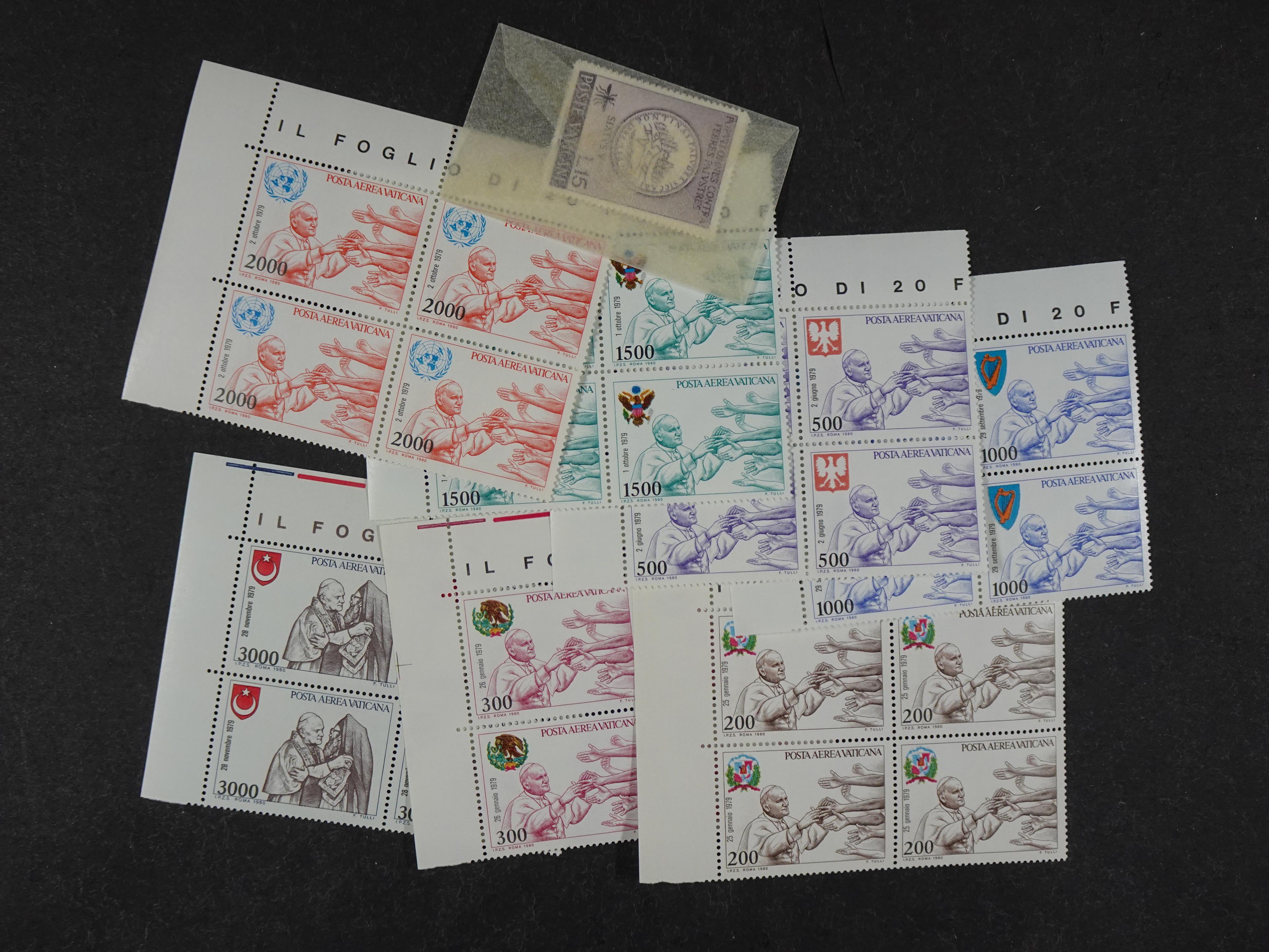 Doos postfrisse materiaal. 
Enorme hoeveelheid onder andere Joegoslavië. Liechtenstein. Etc.
Koopje. 94