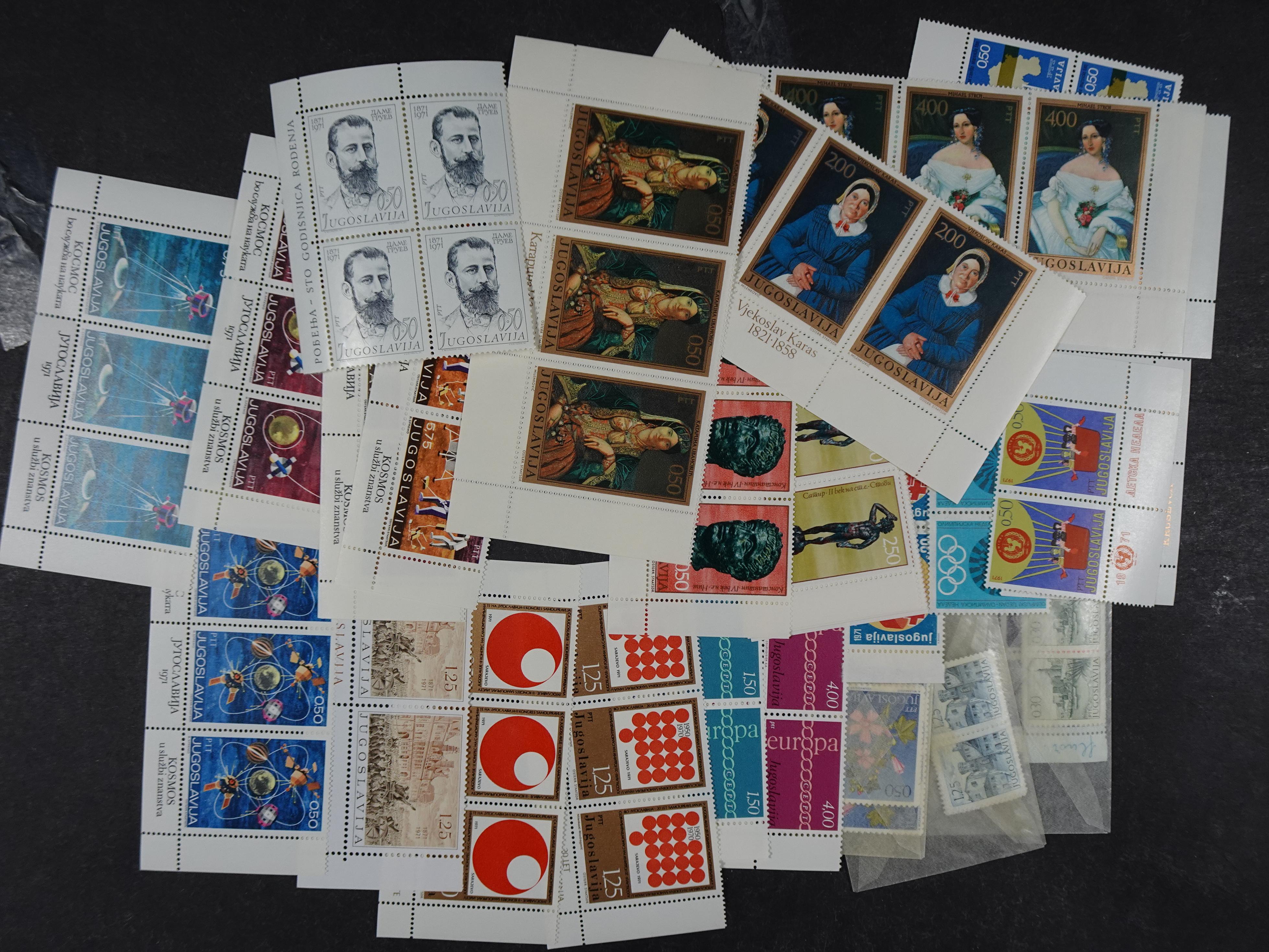 Doos postfrisse materiaal. 
Enorme hoeveelheid onder andere Joegoslavië. Liechtenstein. Etc.
Koopje. 96