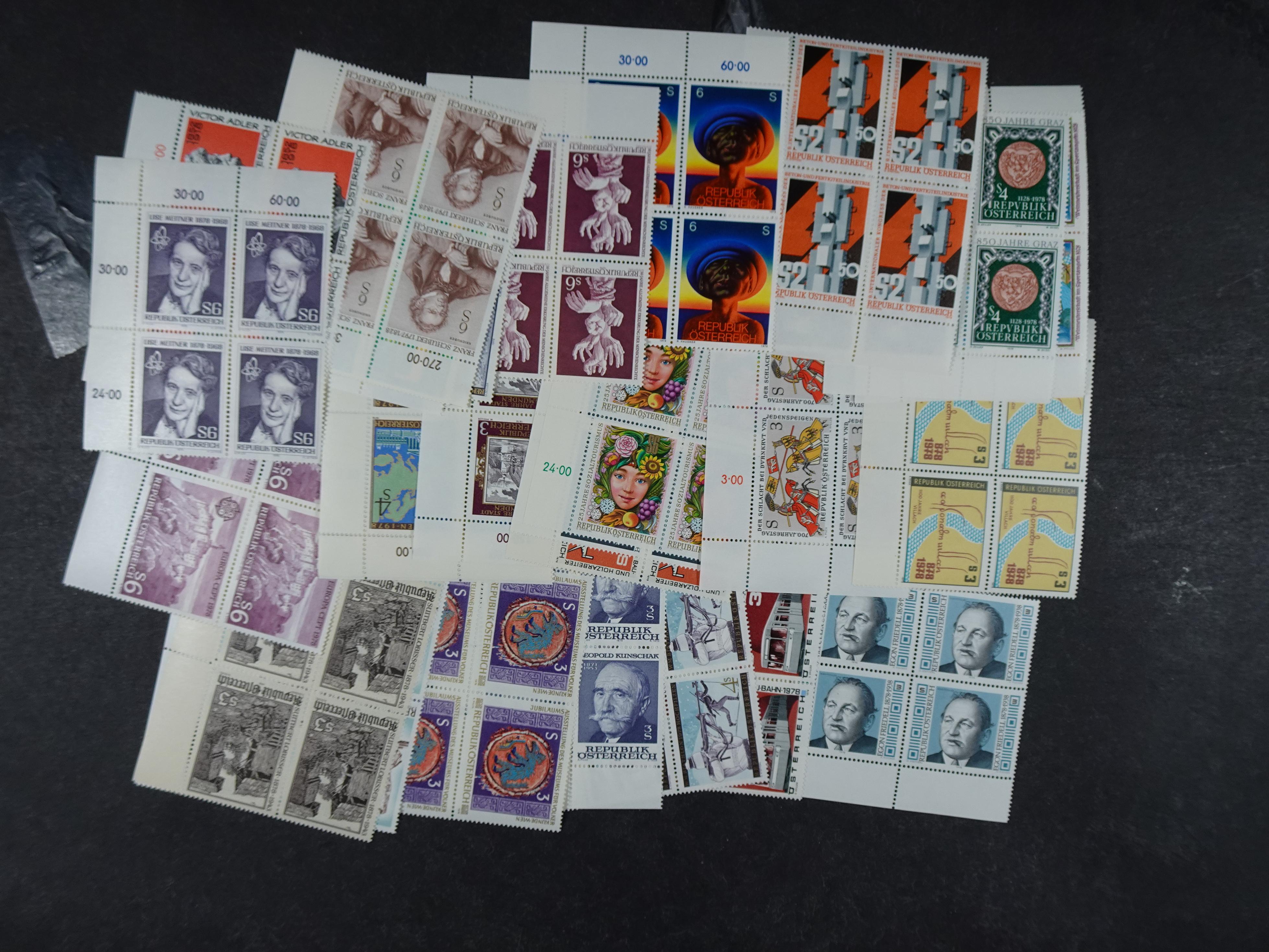 Doos postfrisse materiaal. 
Enorme hoeveelheid onder andere Joegoslavië. Liechtenstein. Etc.
Koopje. 97