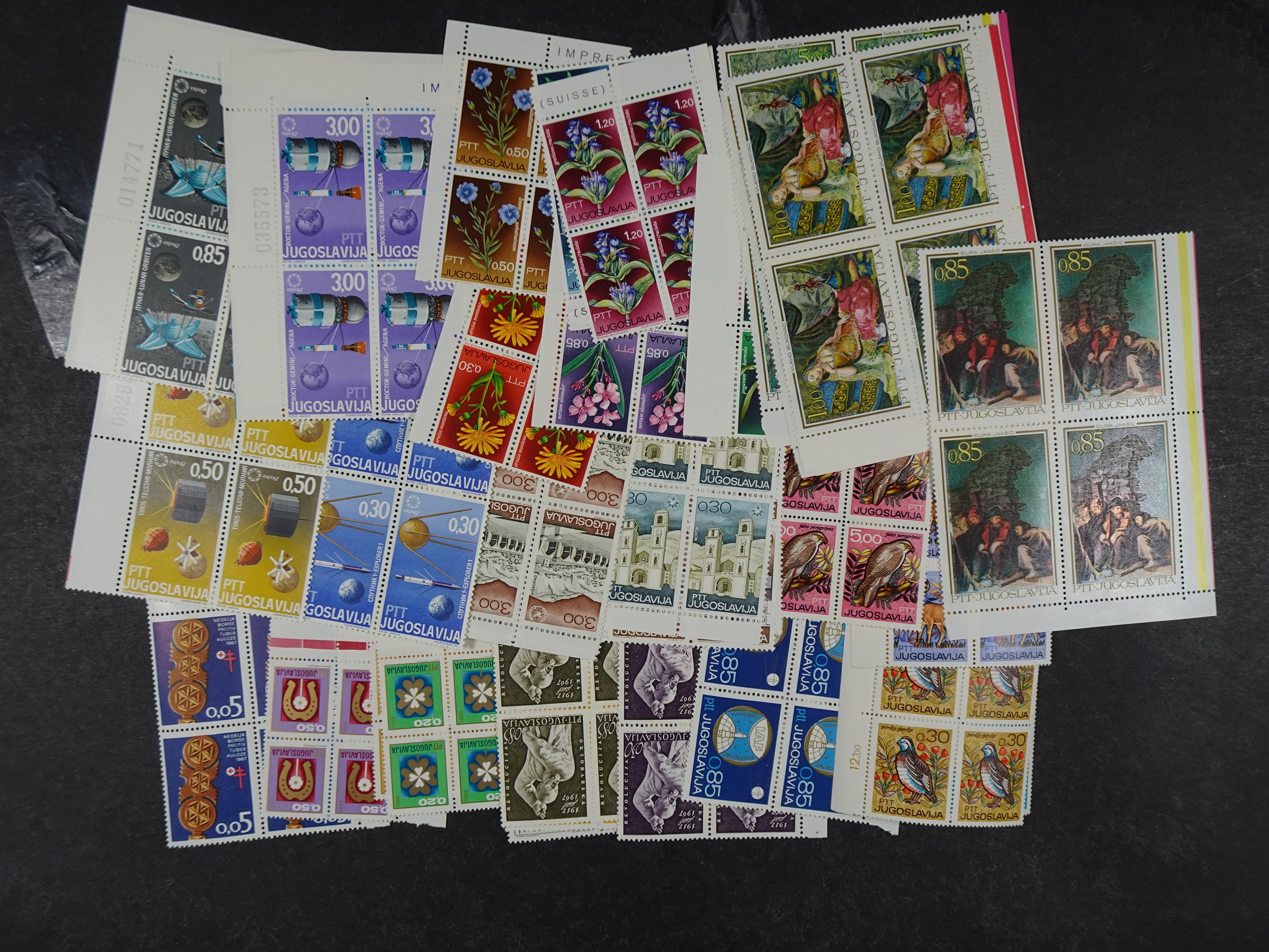 Doos postfrisse materiaal. 
Enorme hoeveelheid onder andere Joegoslavië. Liechtenstein. Etc.
Koopje. 99