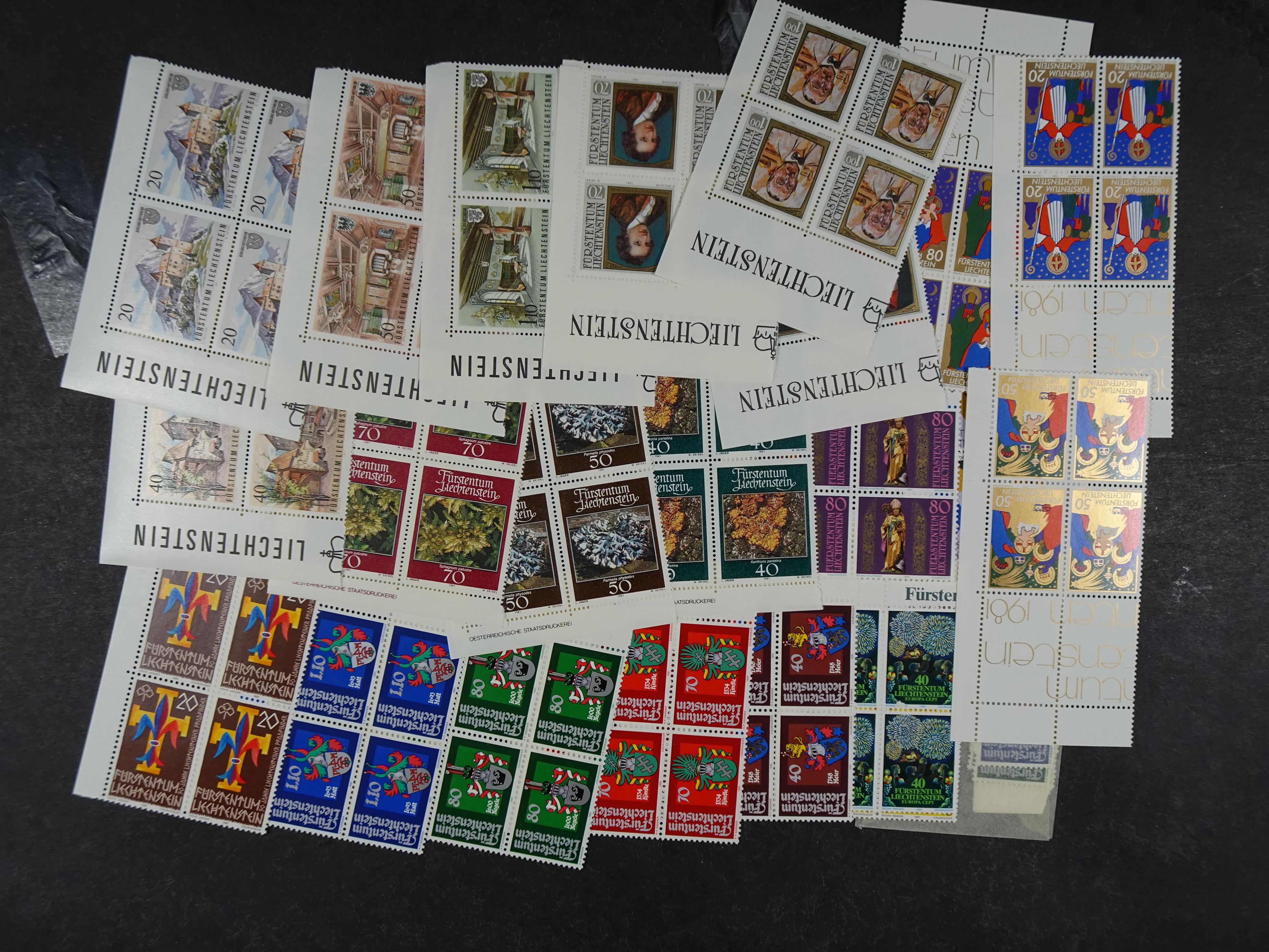 Doos postfrisse materiaal. 
Enorme hoeveelheid onder andere Joegoslavië. Liechtenstein. Etc.
Koopje. 100