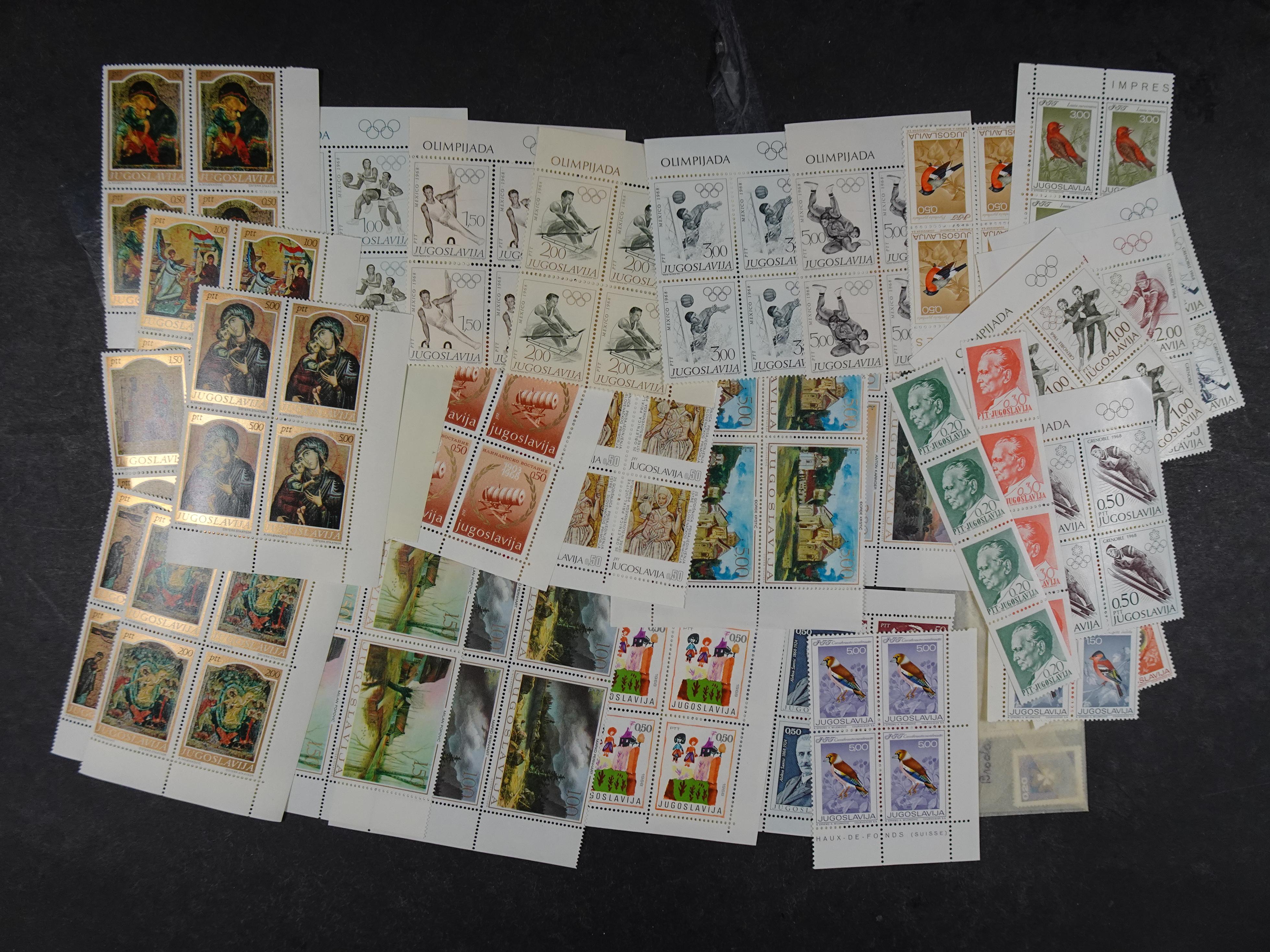 Doos postfrisse materiaal. 
Enorme hoeveelheid onder andere Joegoslavië. Liechtenstein. Etc.
Koopje. 102