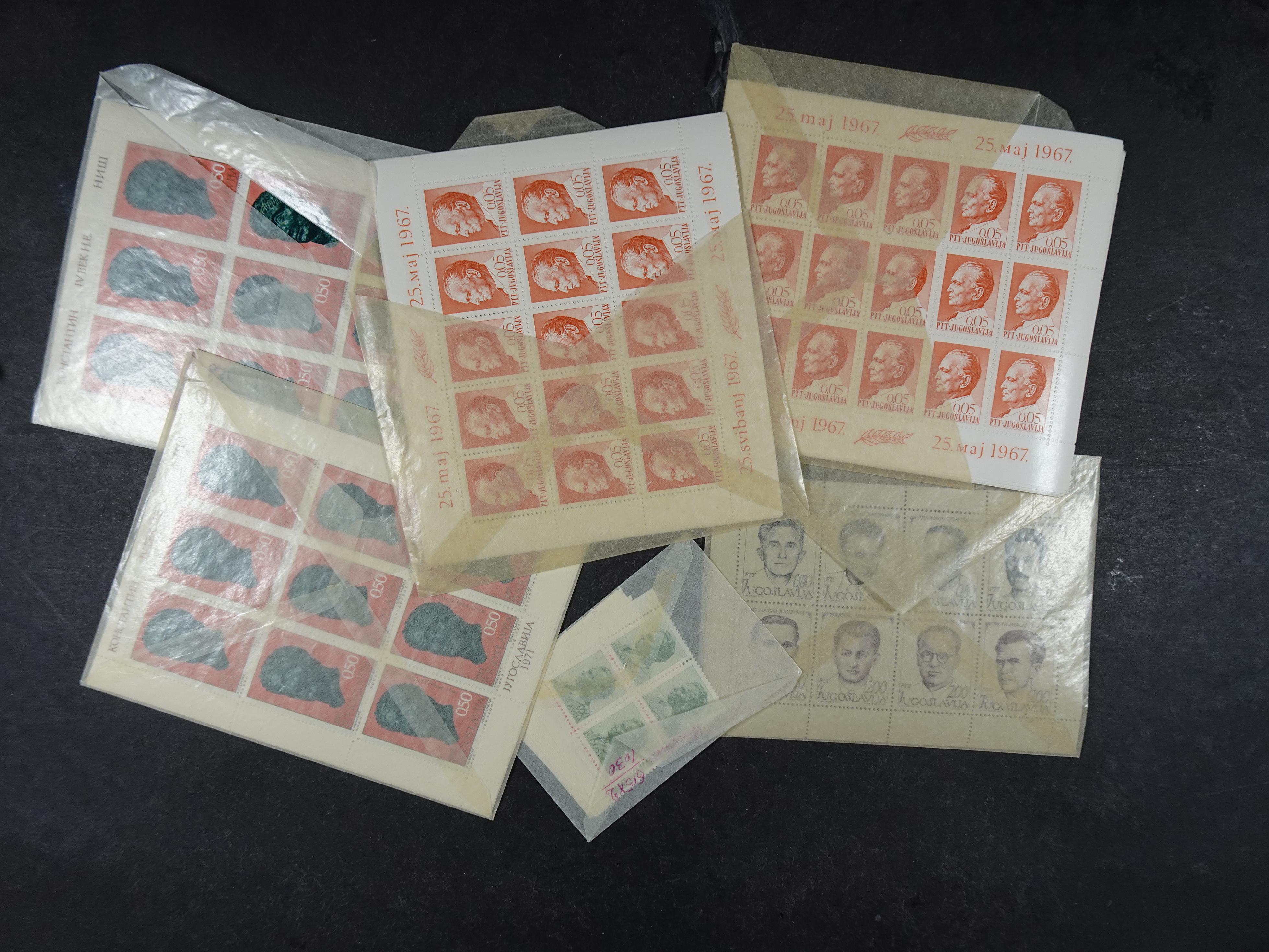 Doos postfrisse materiaal. 
Enorme hoeveelheid onder andere Joegoslavië. Liechtenstein. Etc.
Koopje. 109