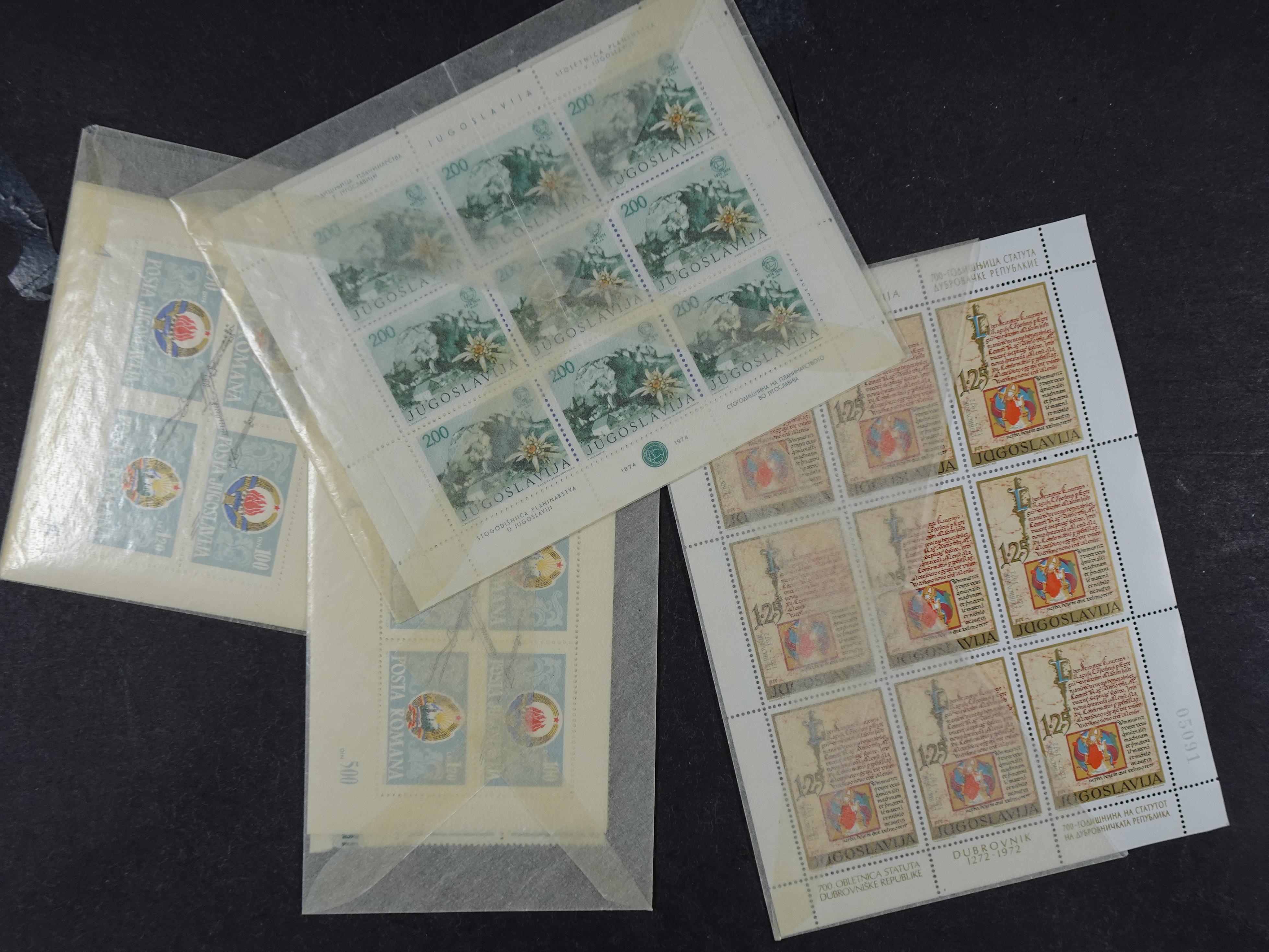 Doos postfrisse materiaal. 
Enorme hoeveelheid onder andere Joegoslavië. Liechtenstein. Etc.
Koopje. 110