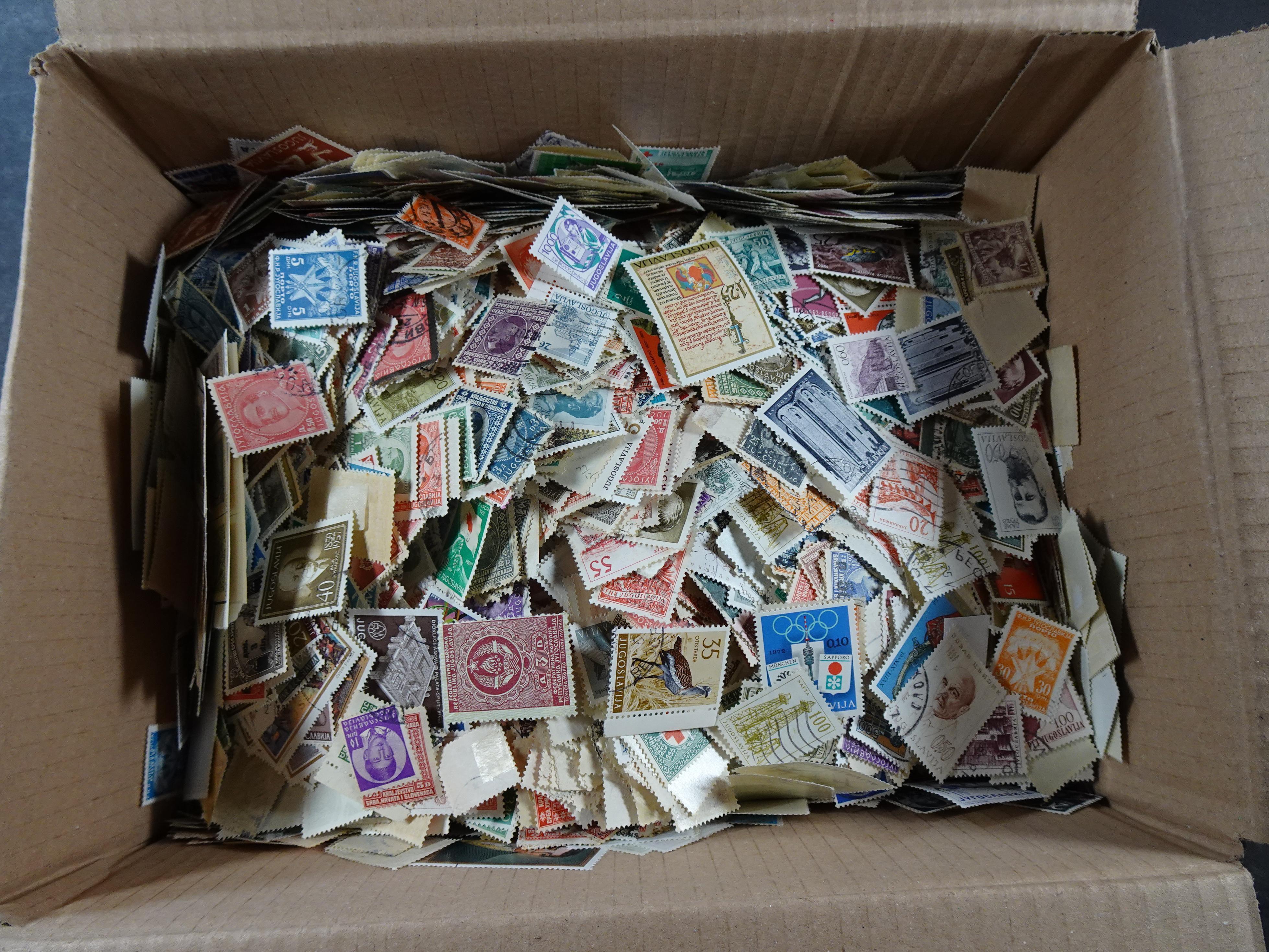 Giga partij fraai materiaal, waar onder veel port SHS, om uit te zoeken.
Duizenden zegels, los.
Hoge cat waarde. 37